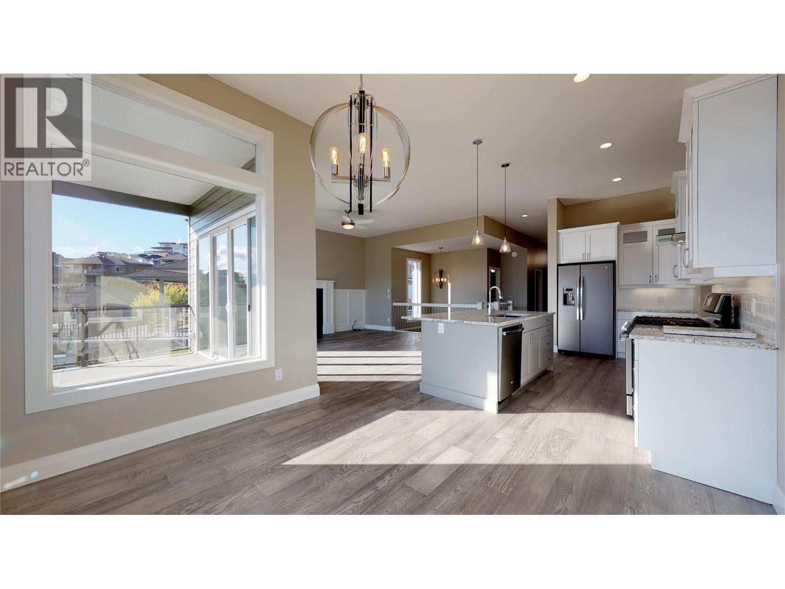 1098 Oswell Drive - 4