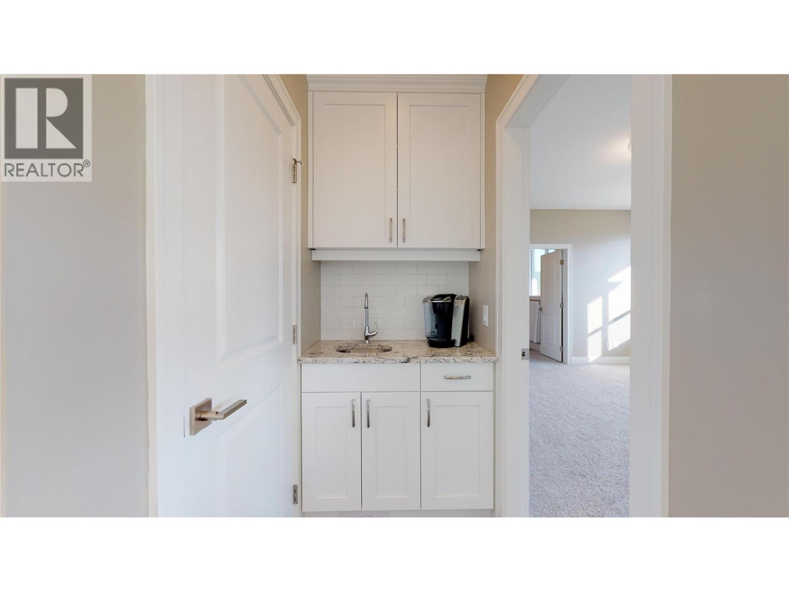  1098 Oswell Drive, Kelowna