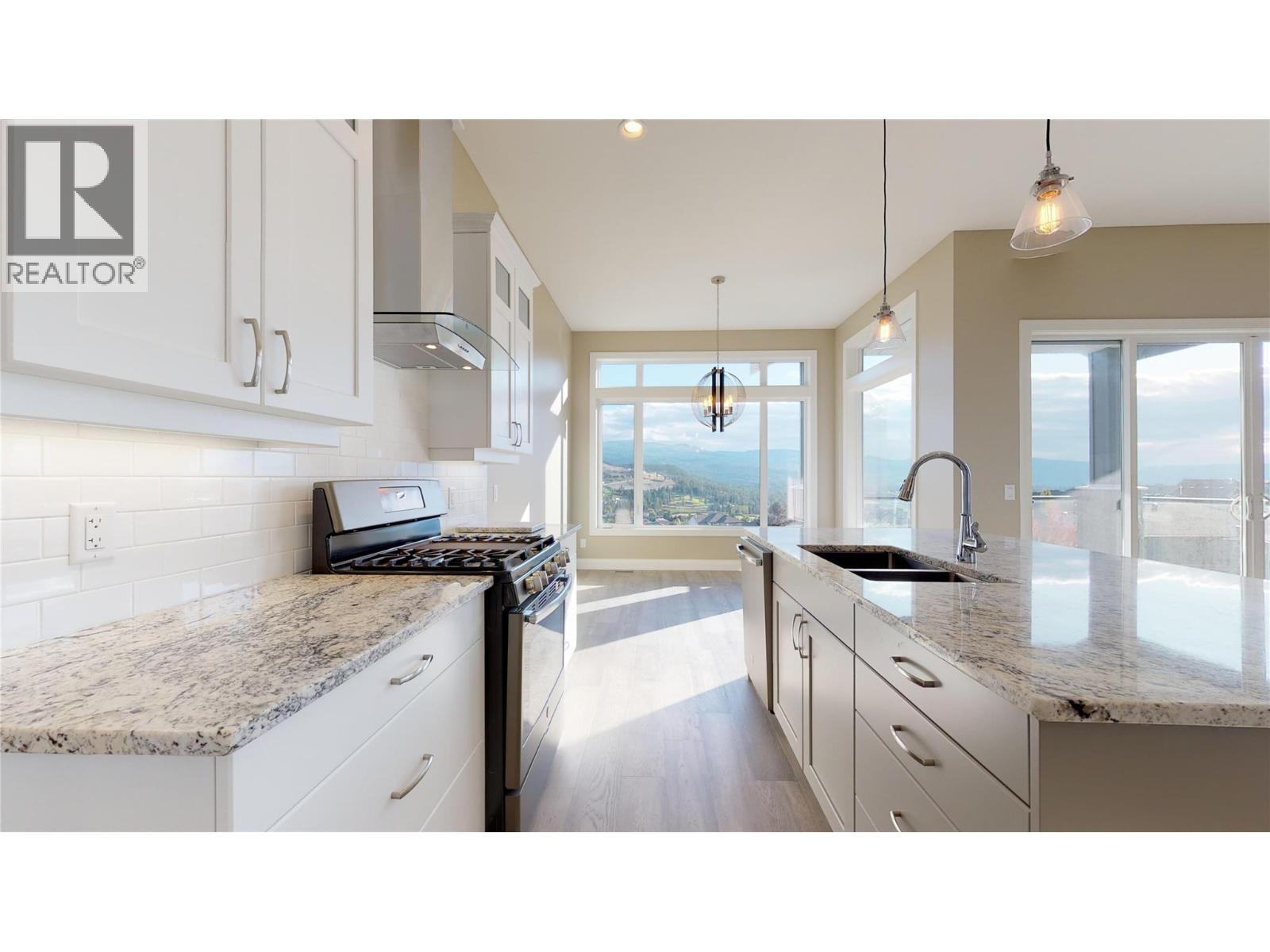  1098 Oswell Drive, Kelowna