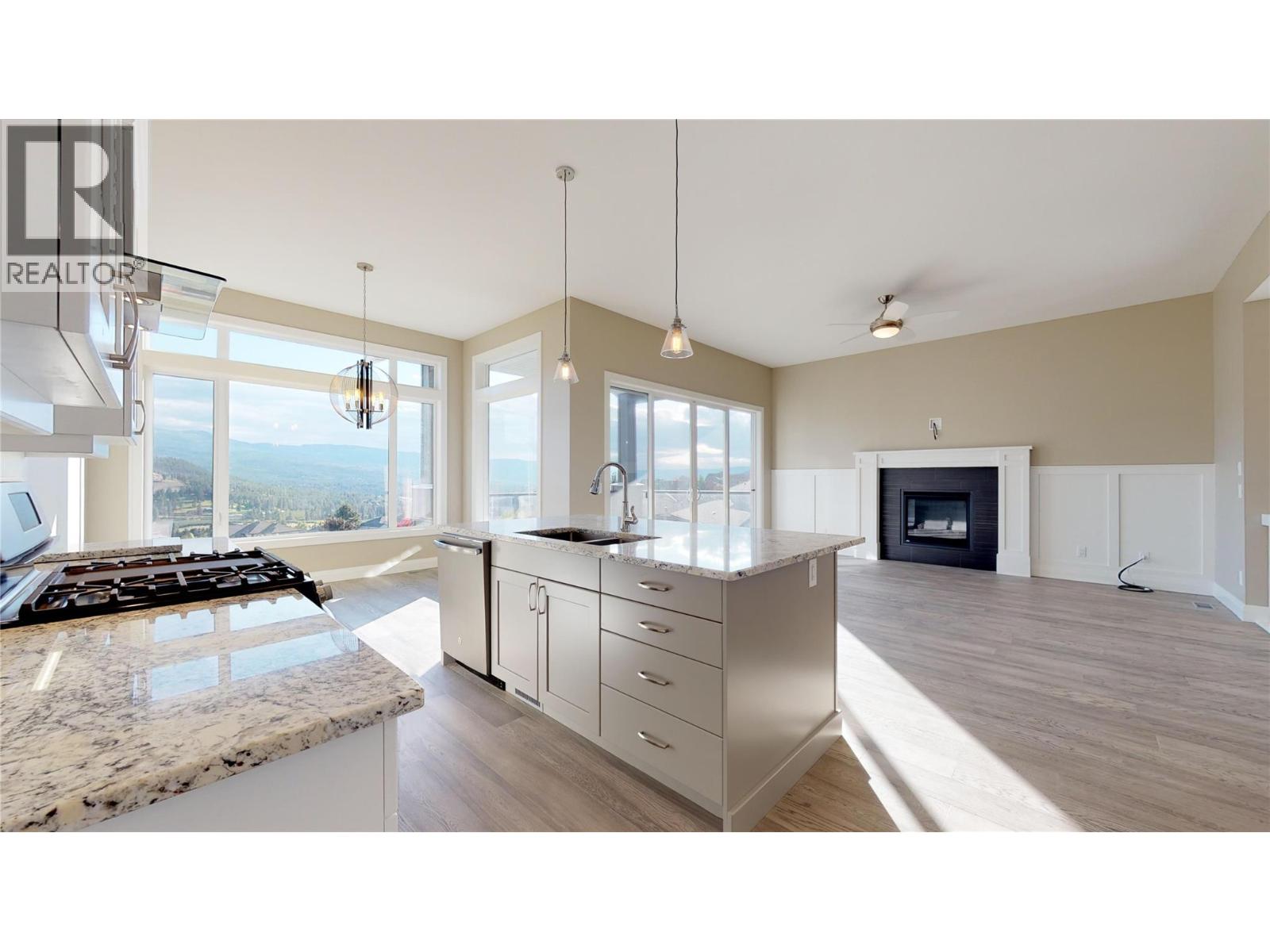  1098 Oswell Drive, Kelowna