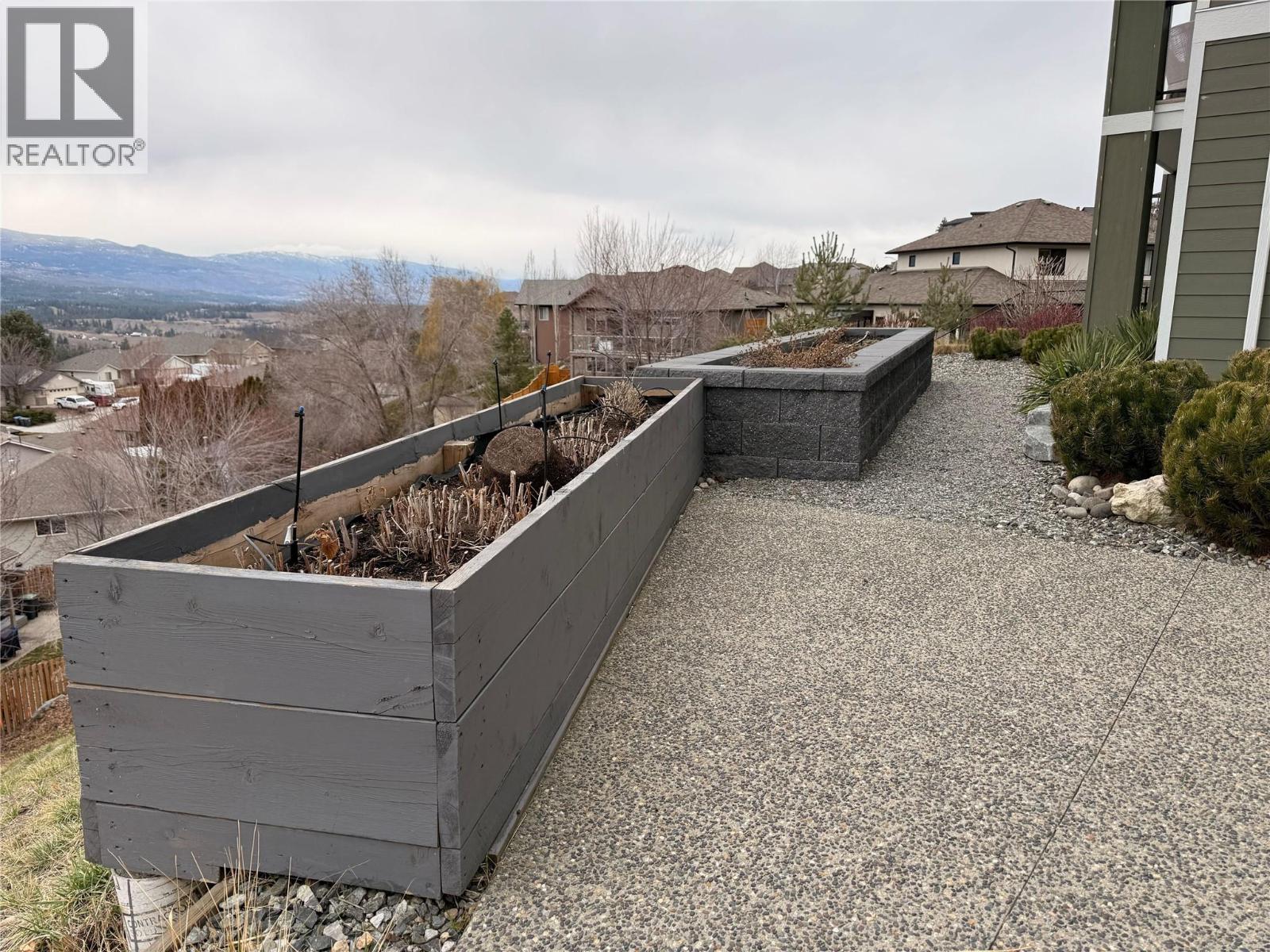  1098 Oswell Drive, Kelowna