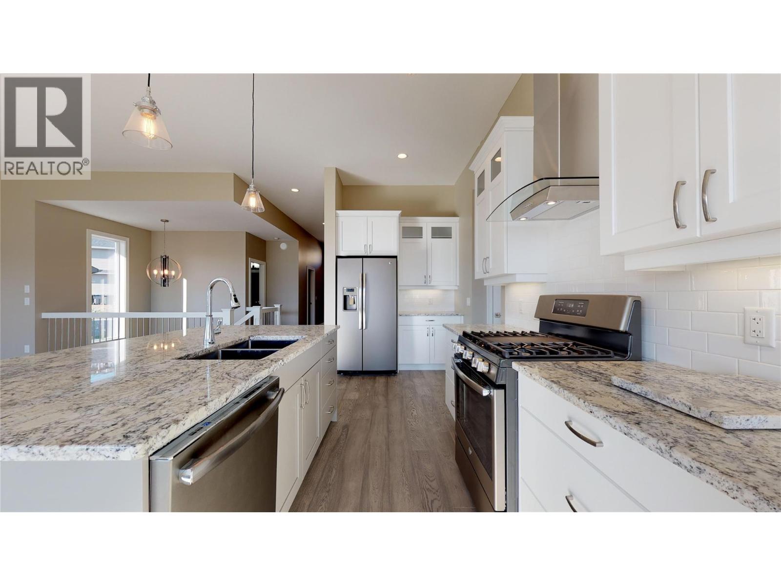  1098 Oswell Drive, Kelowna