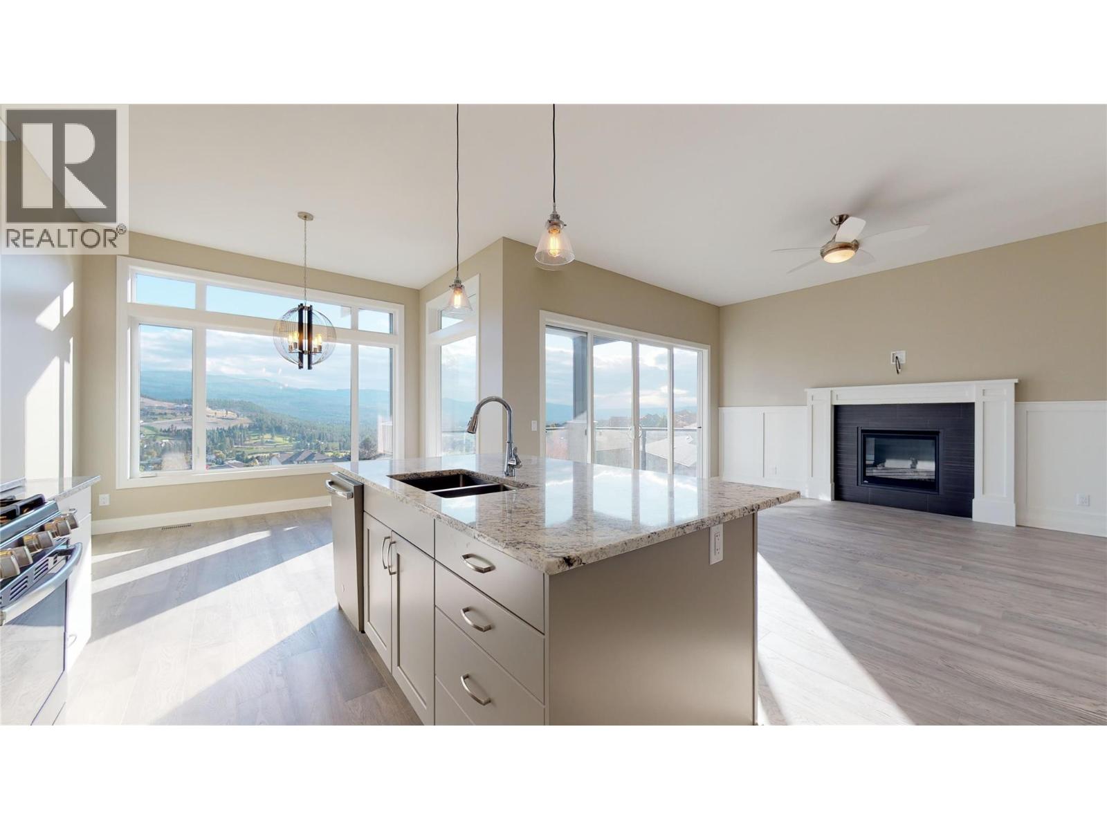  1098 Oswell Drive, Kelowna