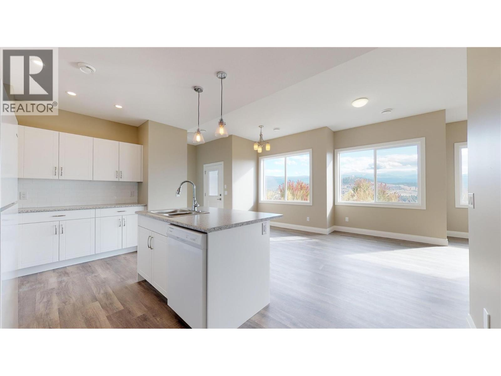  1098 Oswell Drive, Kelowna