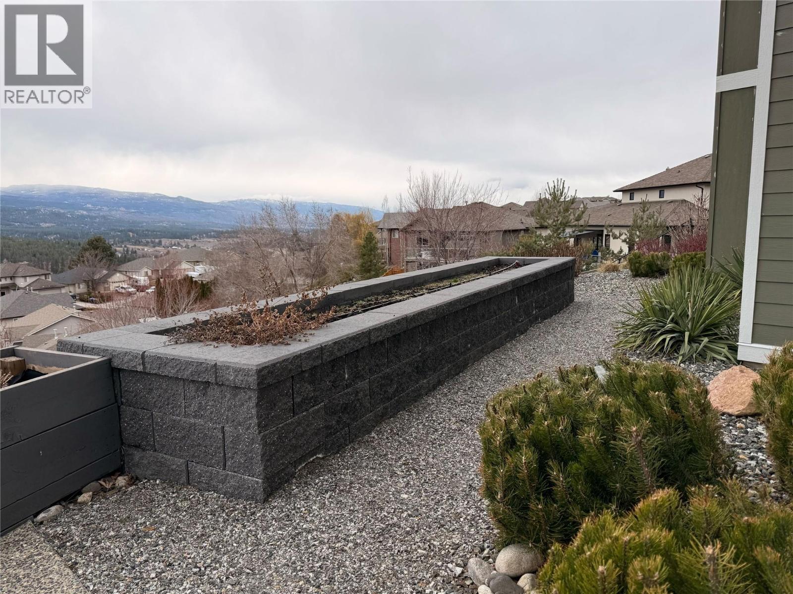  1098 Oswell Drive, Kelowna