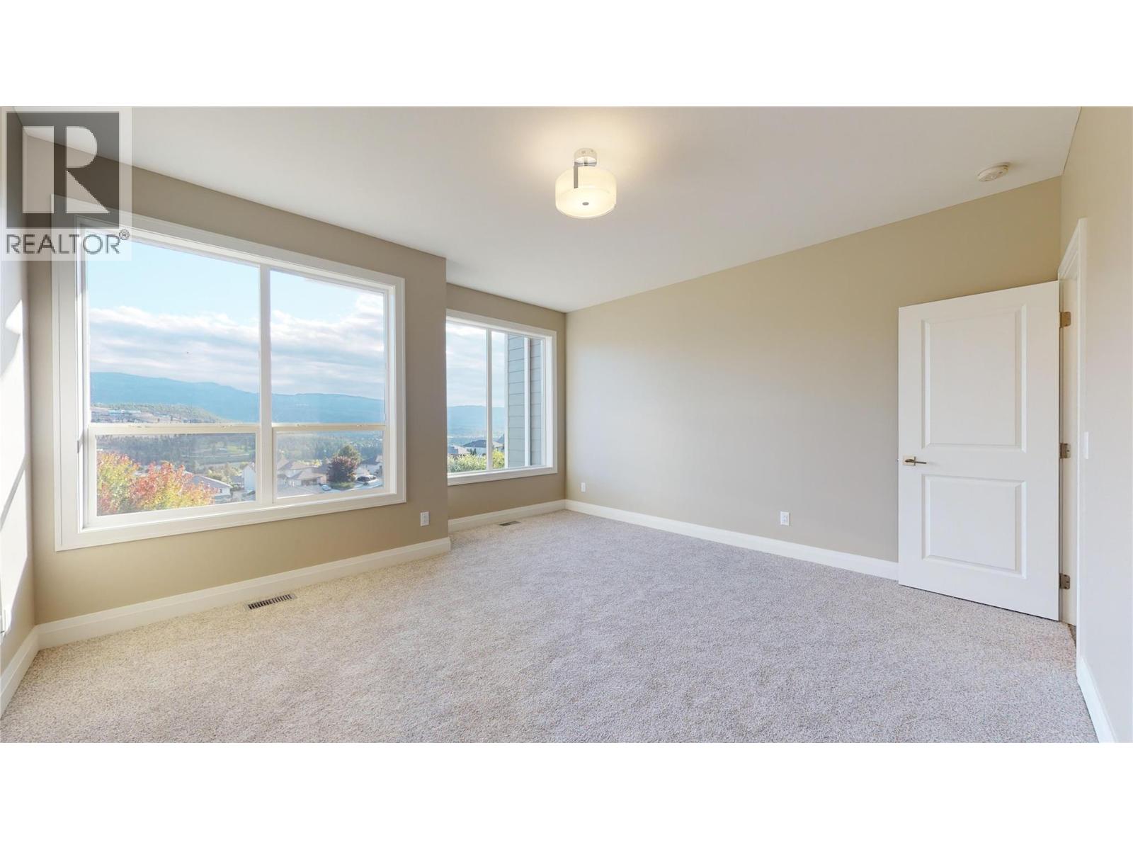  1098 Oswell Drive, Kelowna