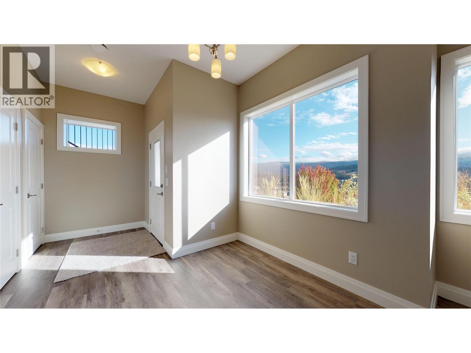  1098 Oswell Drive, Kelowna