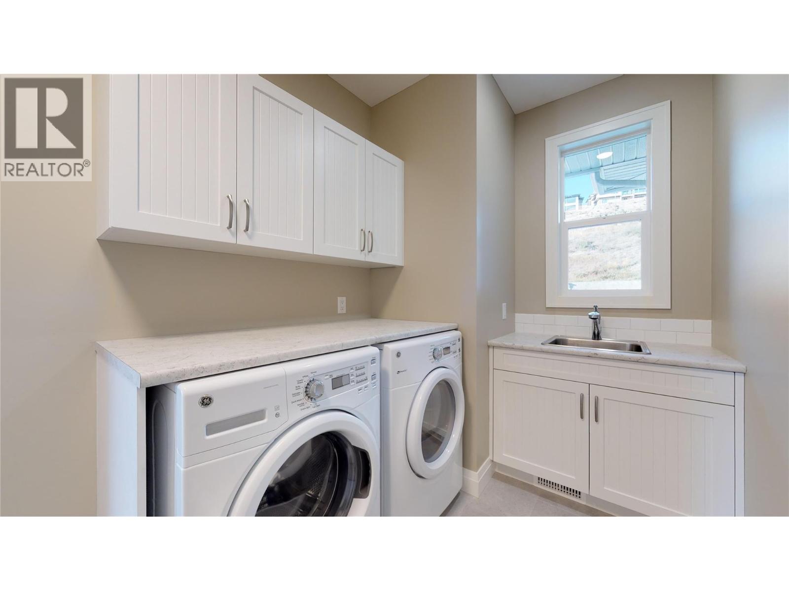 1098 Oswell Drive - 28