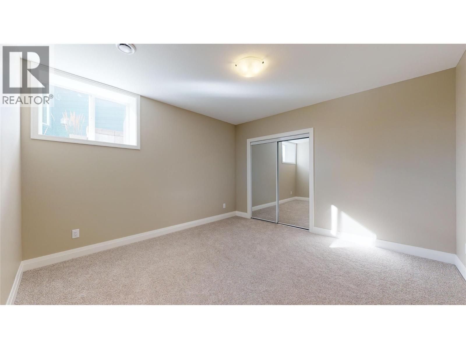  1098 Oswell Drive, Kelowna