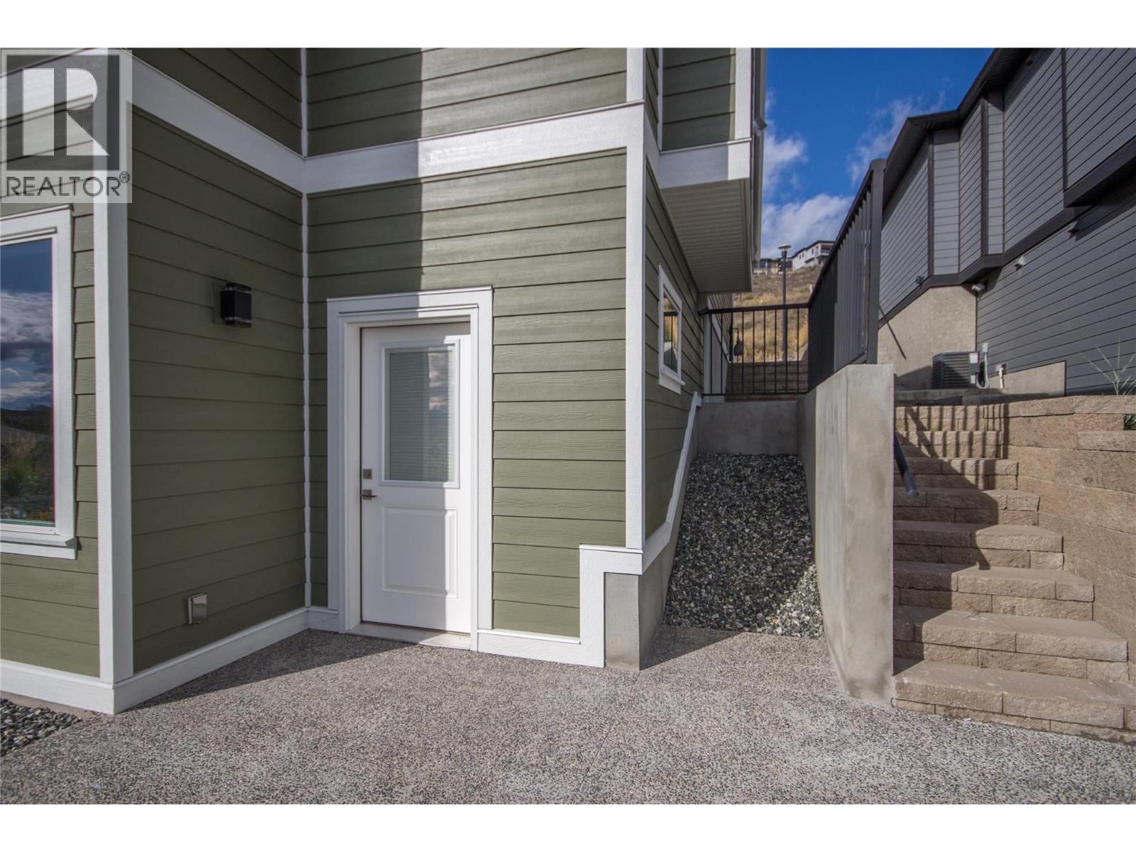  1098 Oswell Drive, Kelowna