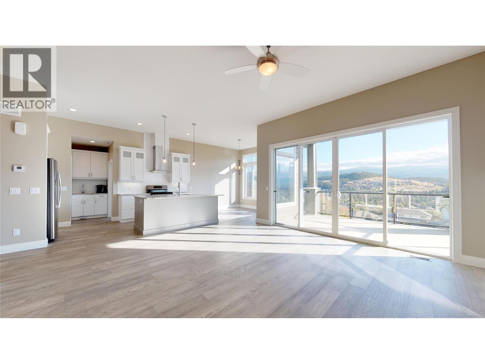  1098 Oswell Drive, Kelowna