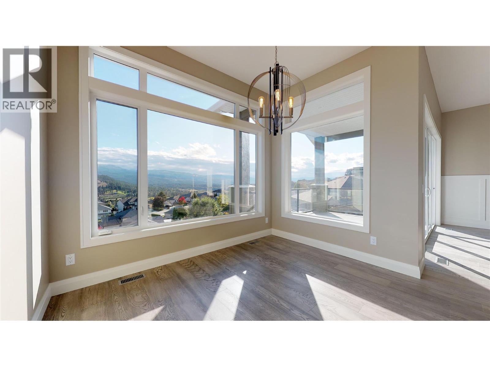  1098 Oswell Drive, Kelowna