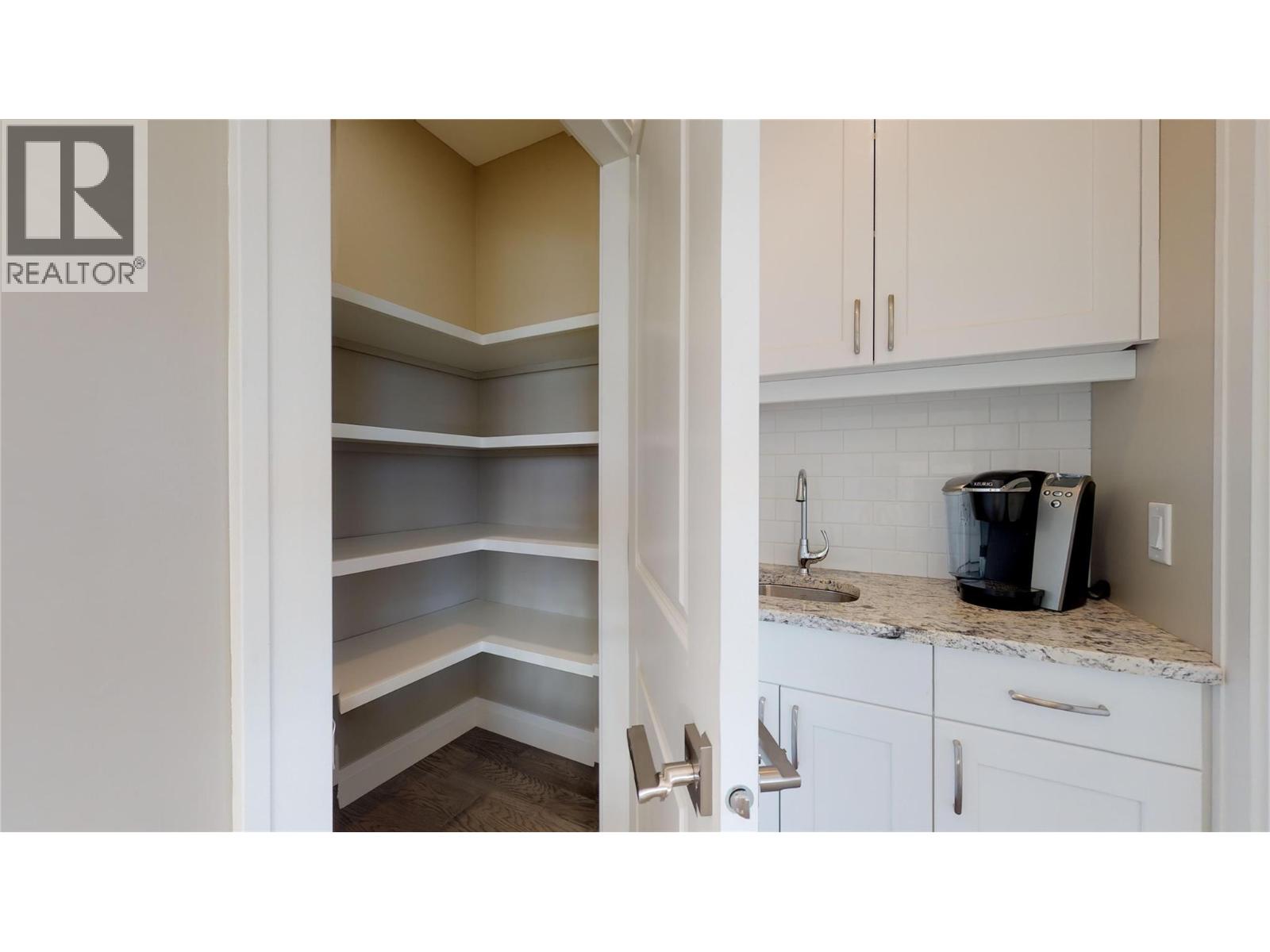  1098 Oswell Drive, Kelowna