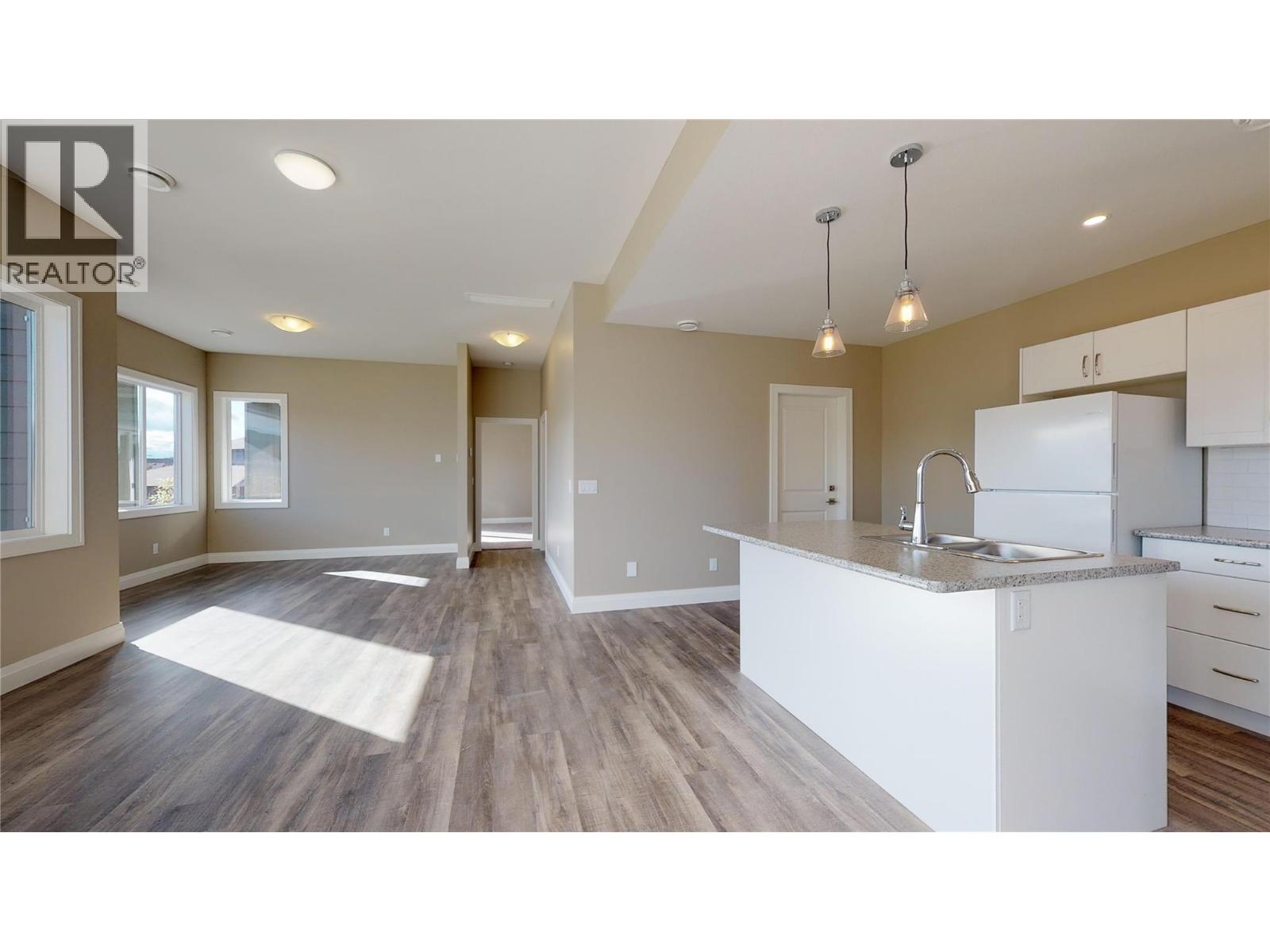  1098 Oswell Drive, Kelowna