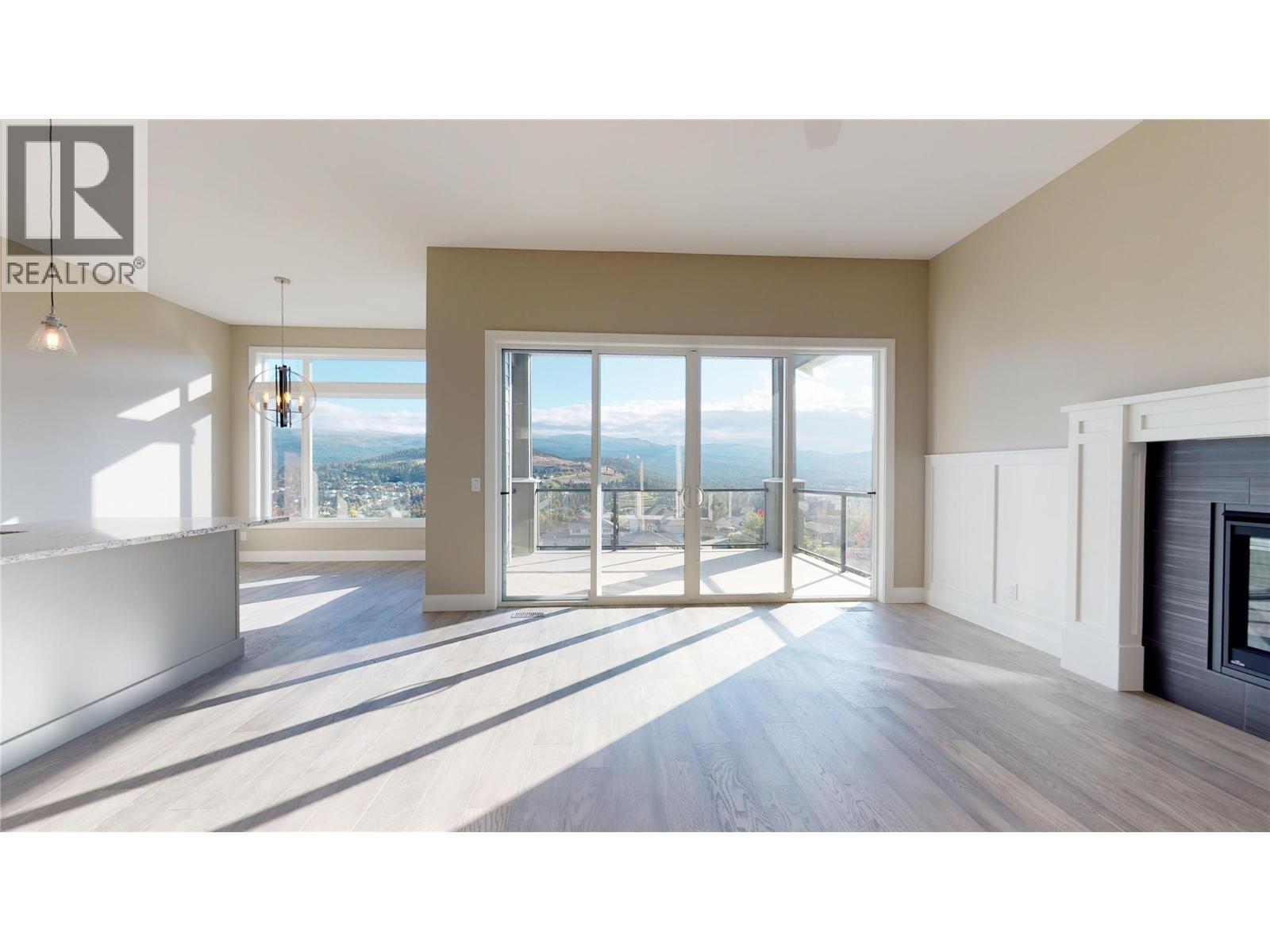  1098 Oswell Drive, Kelowna