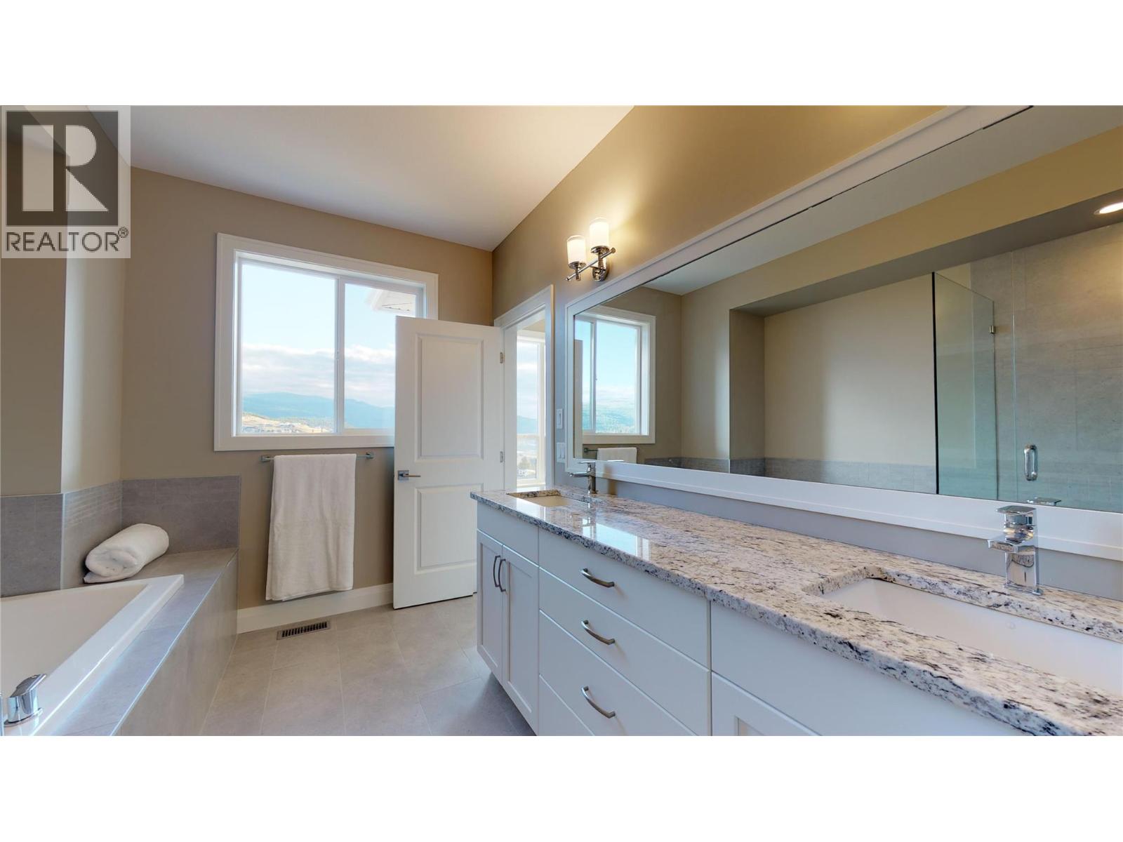  1098 Oswell Drive, Kelowna