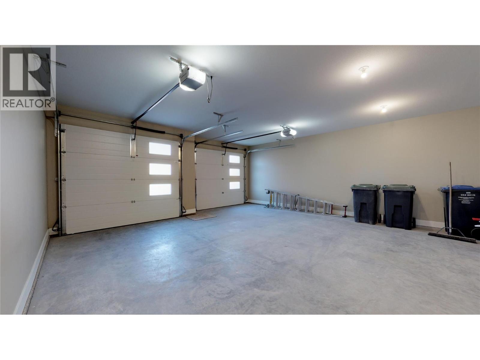  1098 Oswell Drive, Kelowna