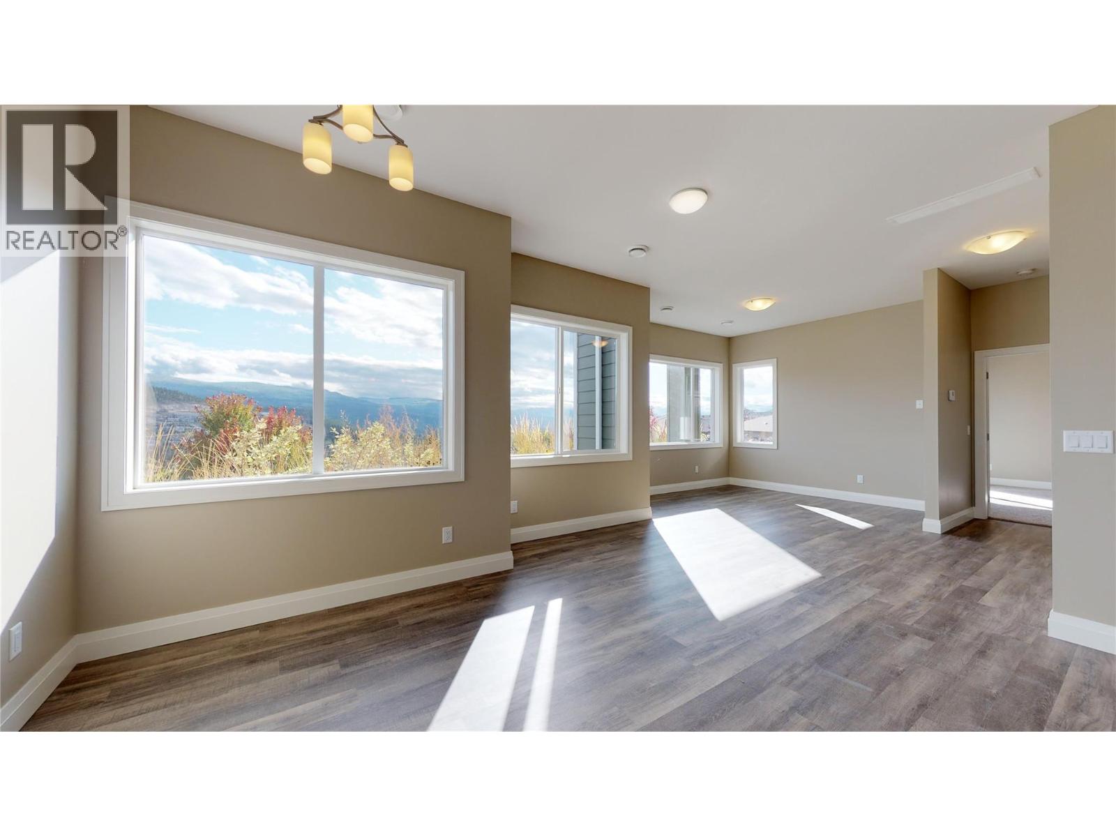  1098 Oswell Drive, Kelowna