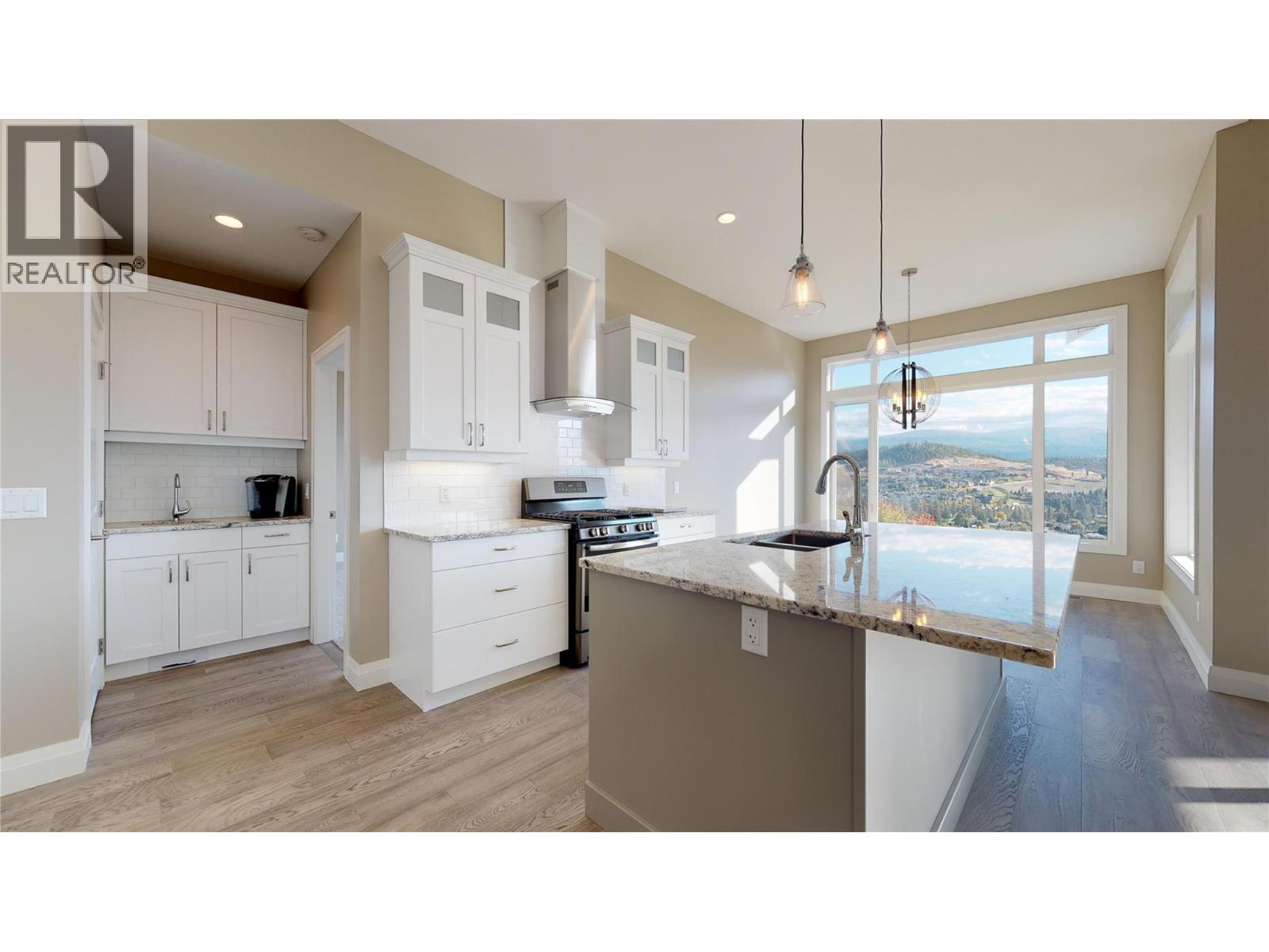  1098 Oswell Drive, Kelowna