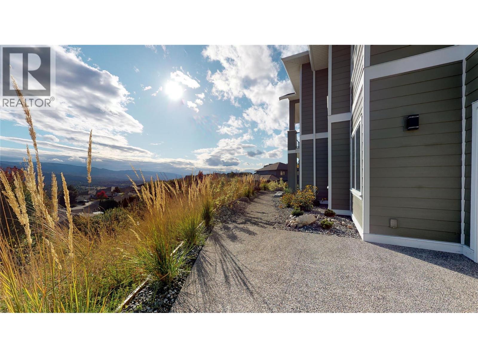  1098 Oswell Drive, Kelowna