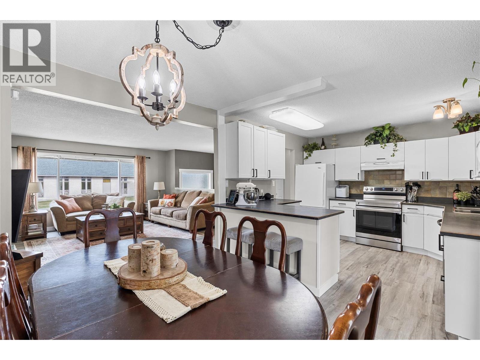 3735 Patten Crescent, Armstrong