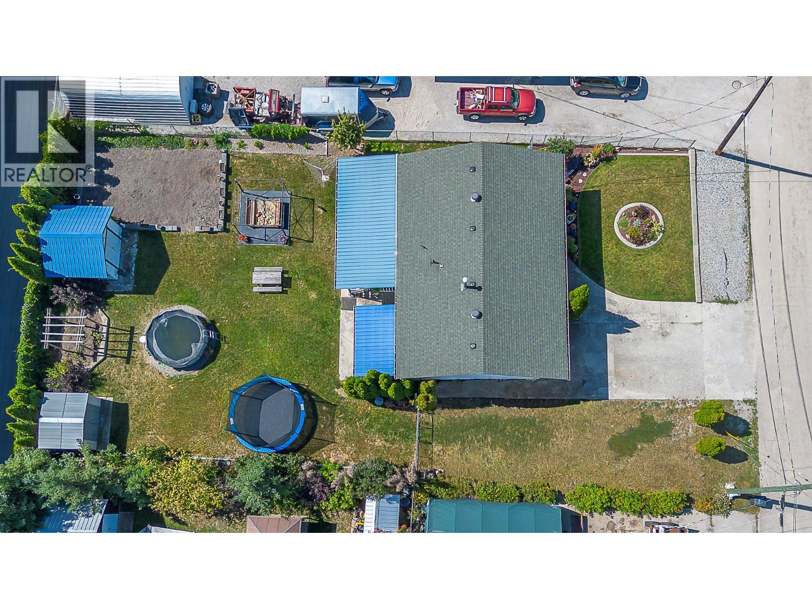 3735 Patten Crescent, Armstrong