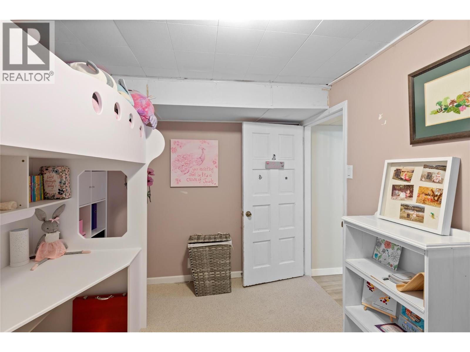 3735 Patten Crescent, Armstrong