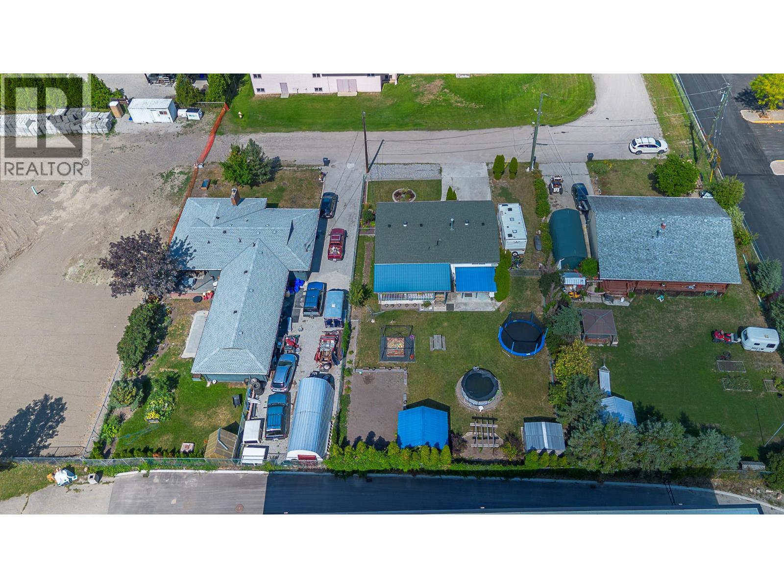 3735 Patten Crescent, Armstrong