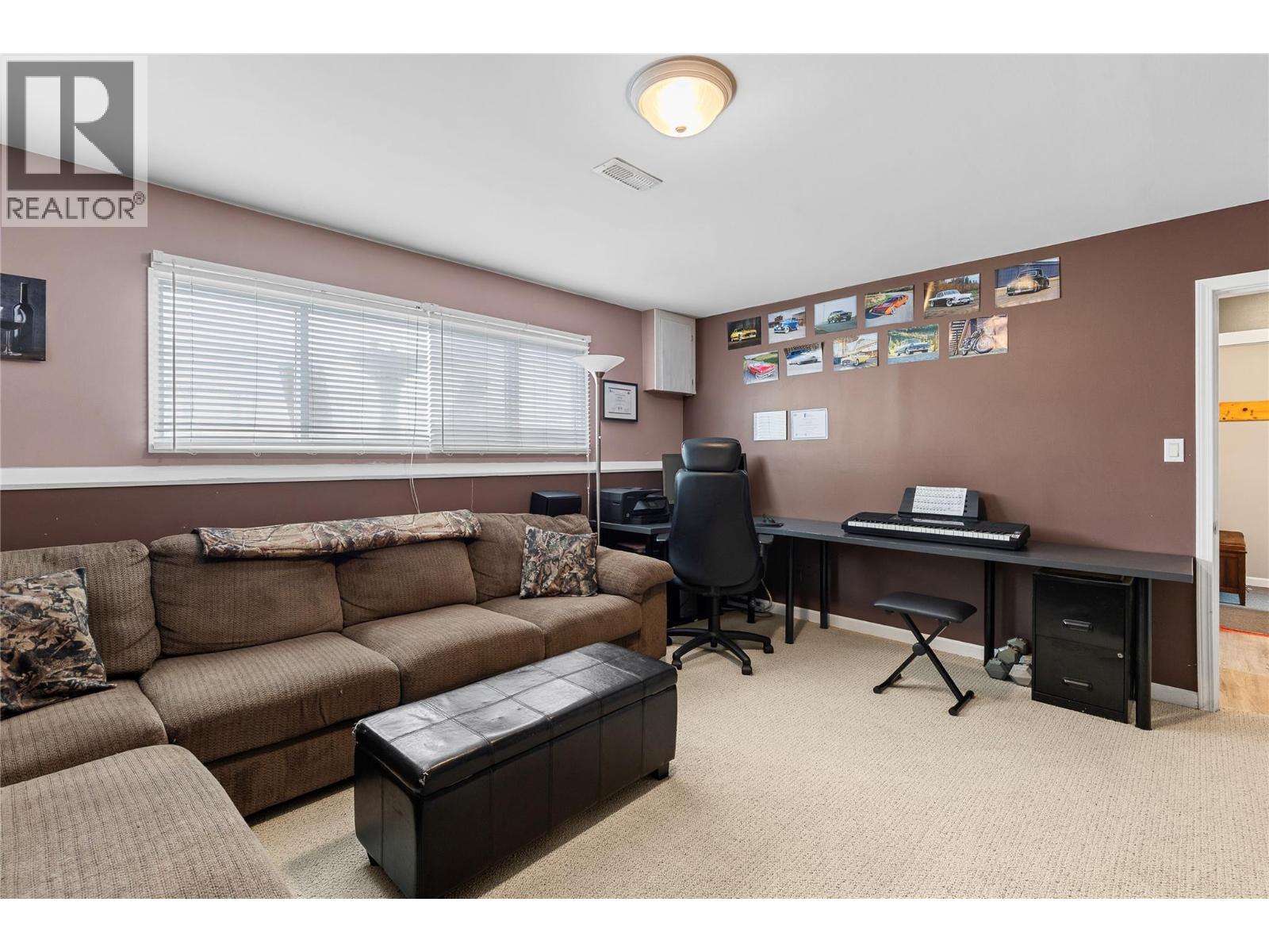 3735 Patten Crescent, Armstrong