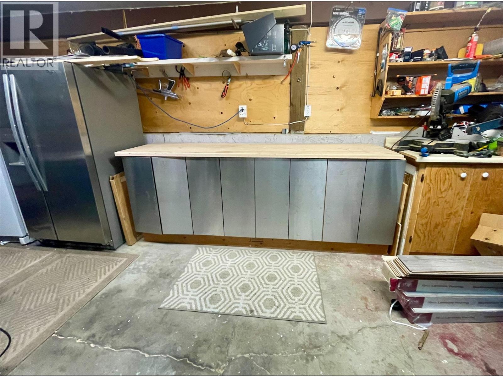 3735 Patten Crescent, Armstrong