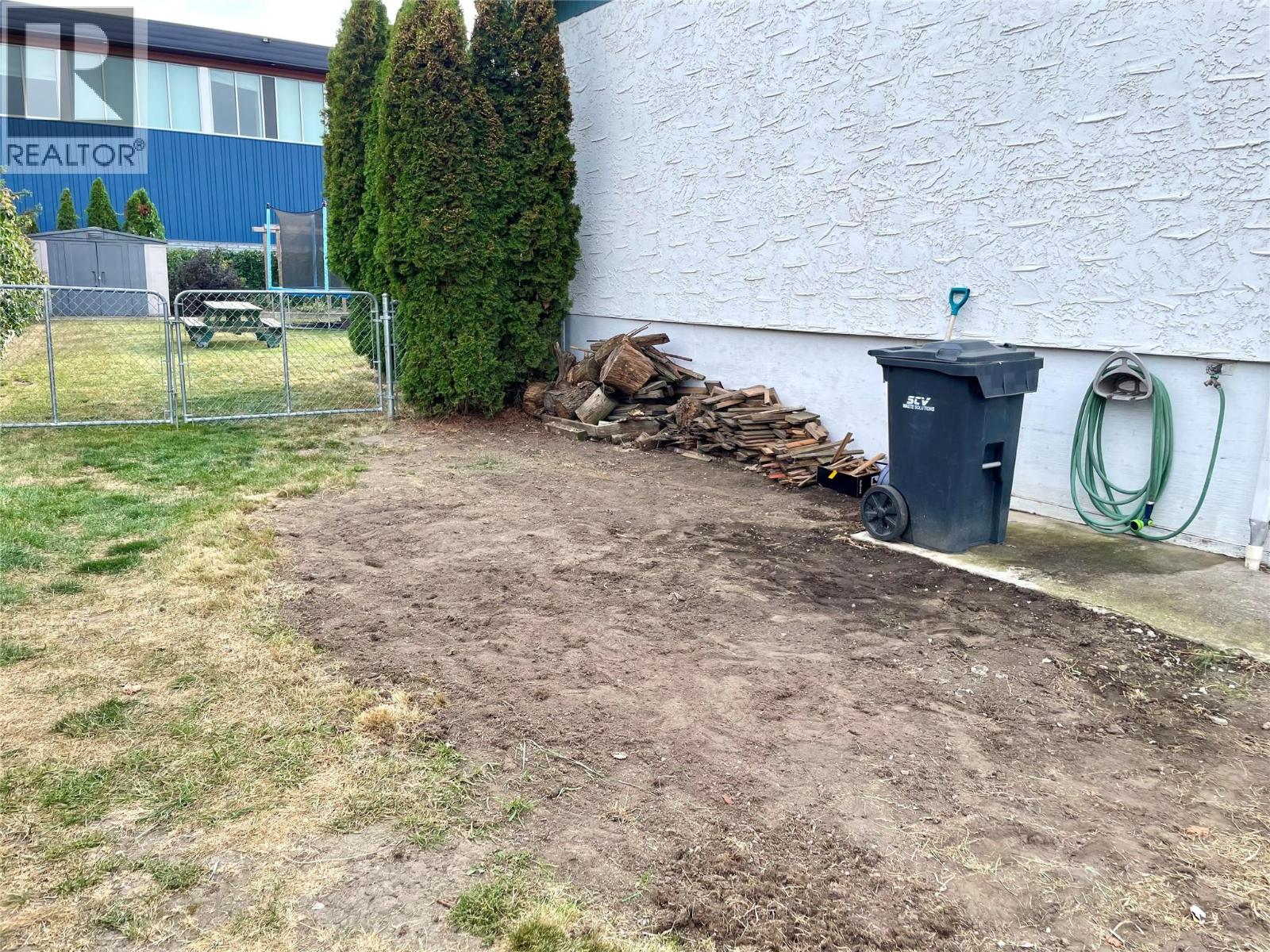 3735 Patten Crescent, Armstrong