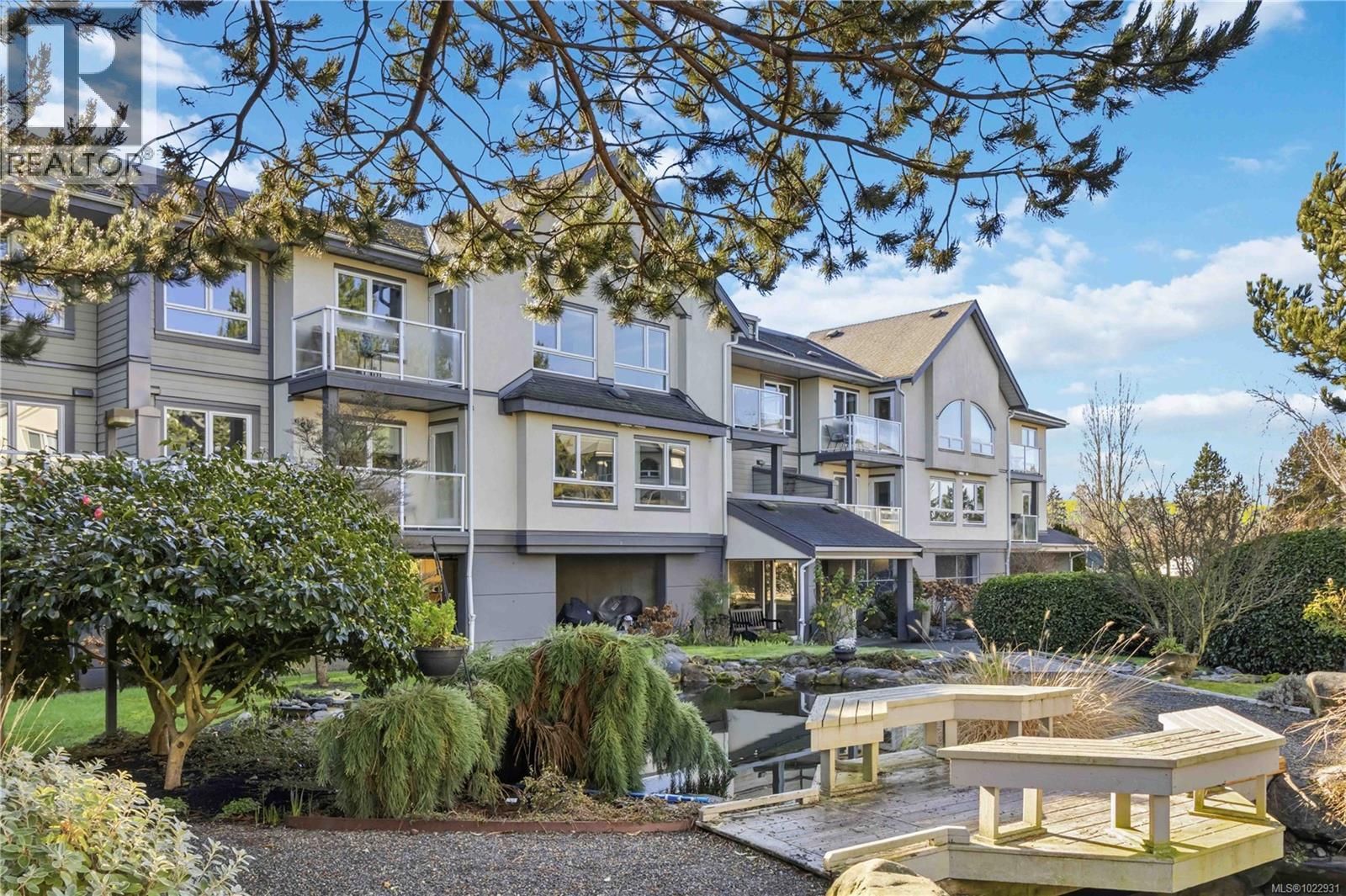 219 2245 James White Blvd, Sidney