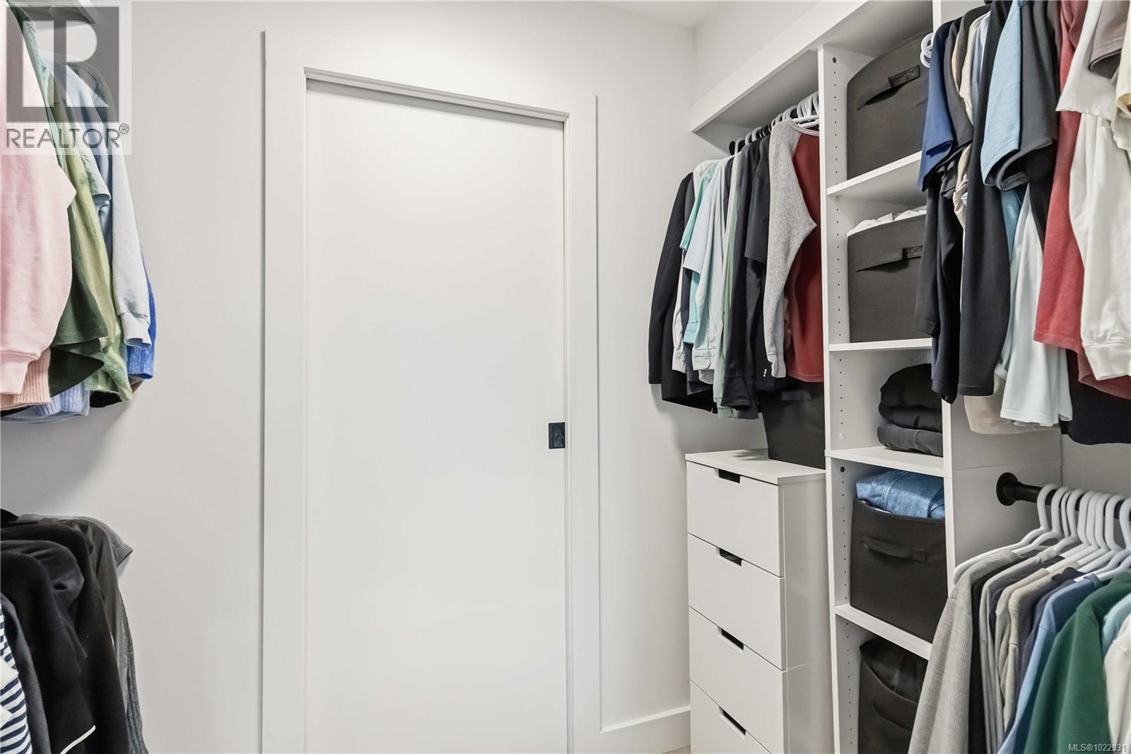 219 2245 James White Blvd, Sidney