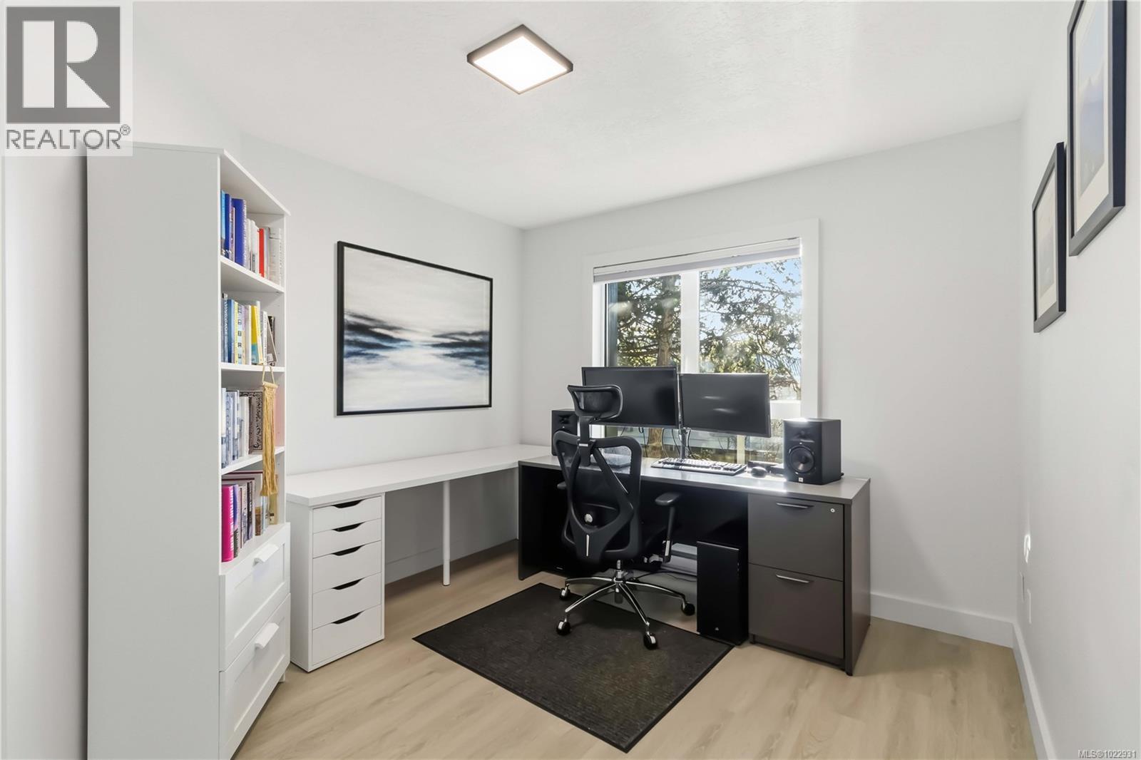 219 2245 James White Blvd, Sidney