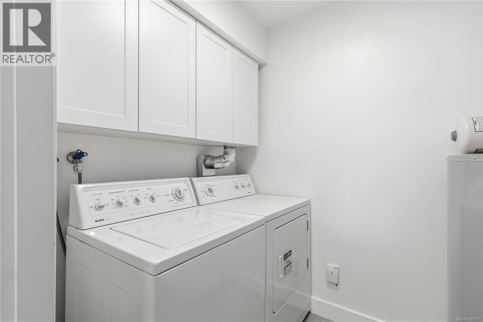 219 2245 James White Blvd, Sidney