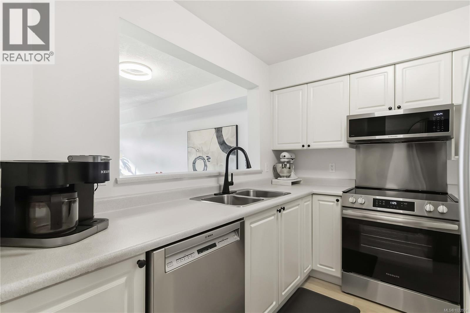 219 2245 James White Blvd, Sidney