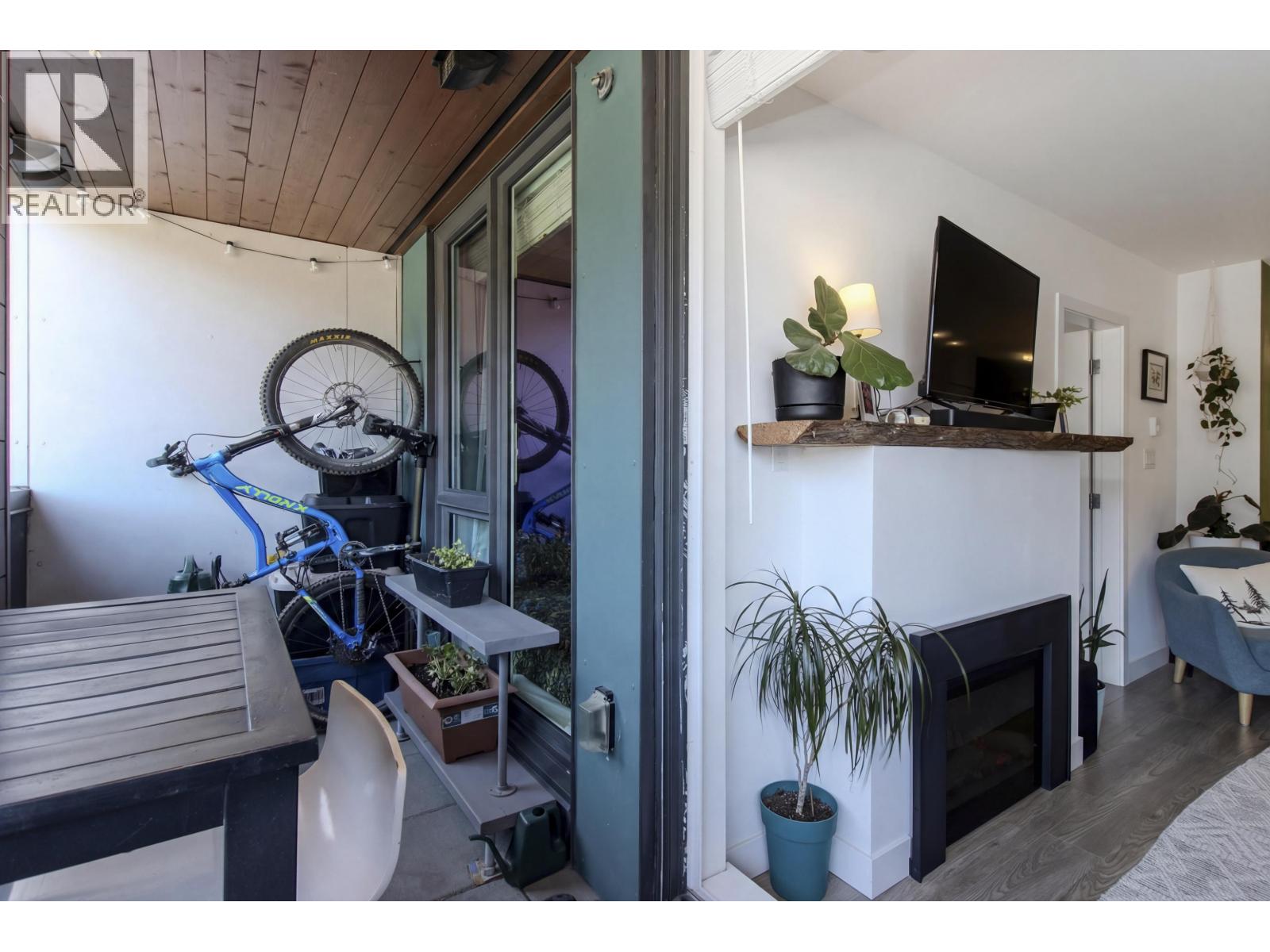 202 37881 CLEVELAND AVENUE, Squamish