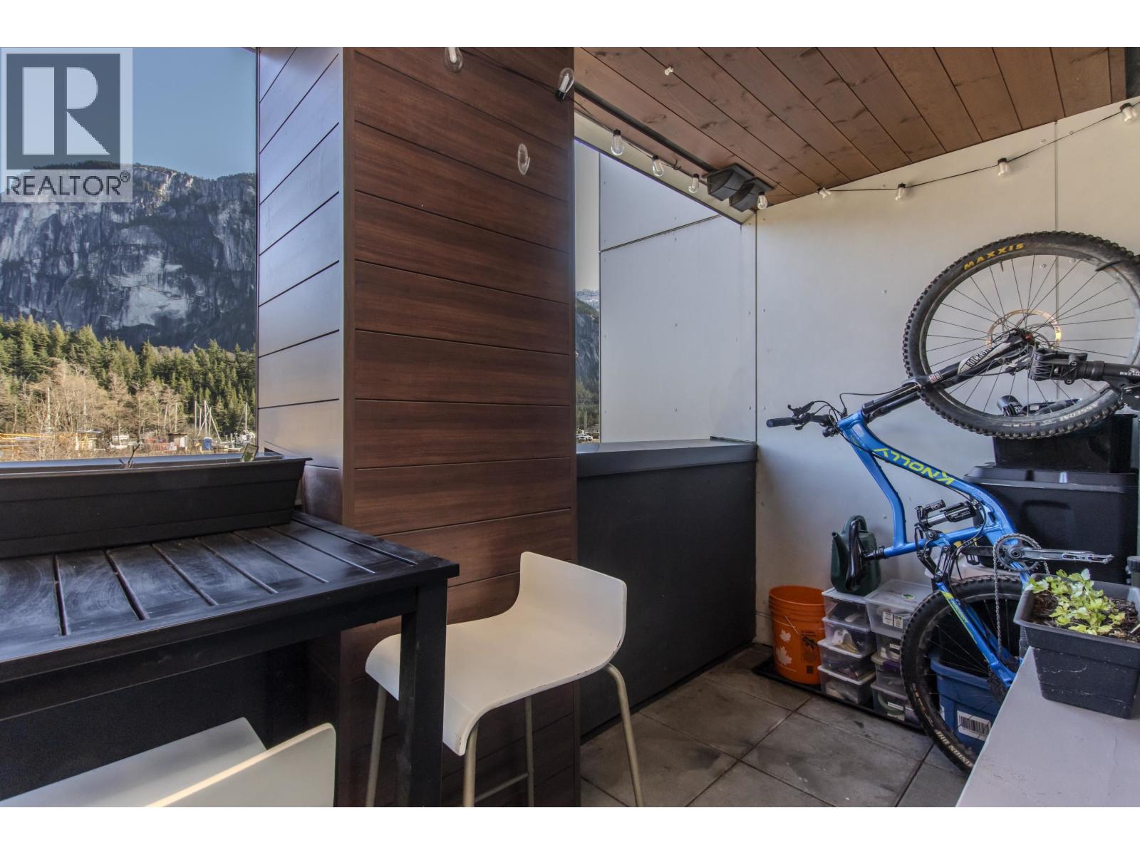 202 37881 CLEVELAND AVENUE, Squamish