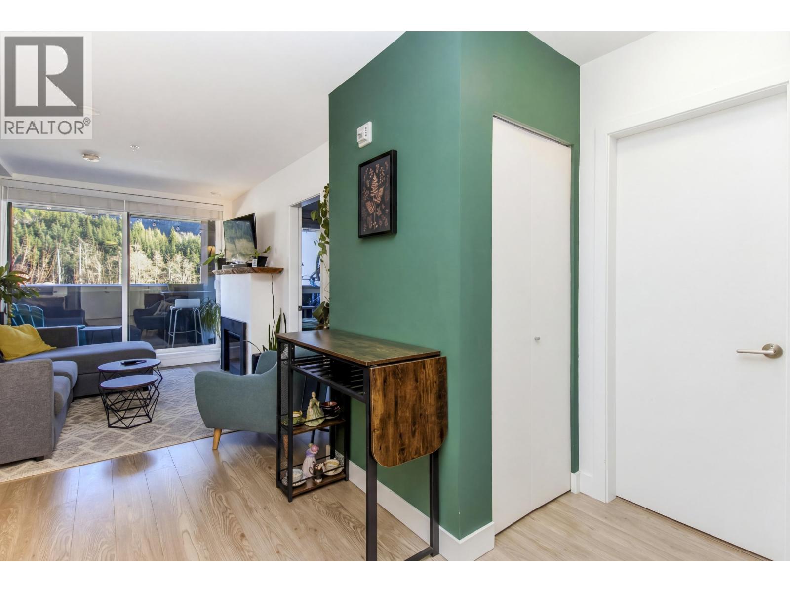 202 37881 CLEVELAND AVENUE, Squamish