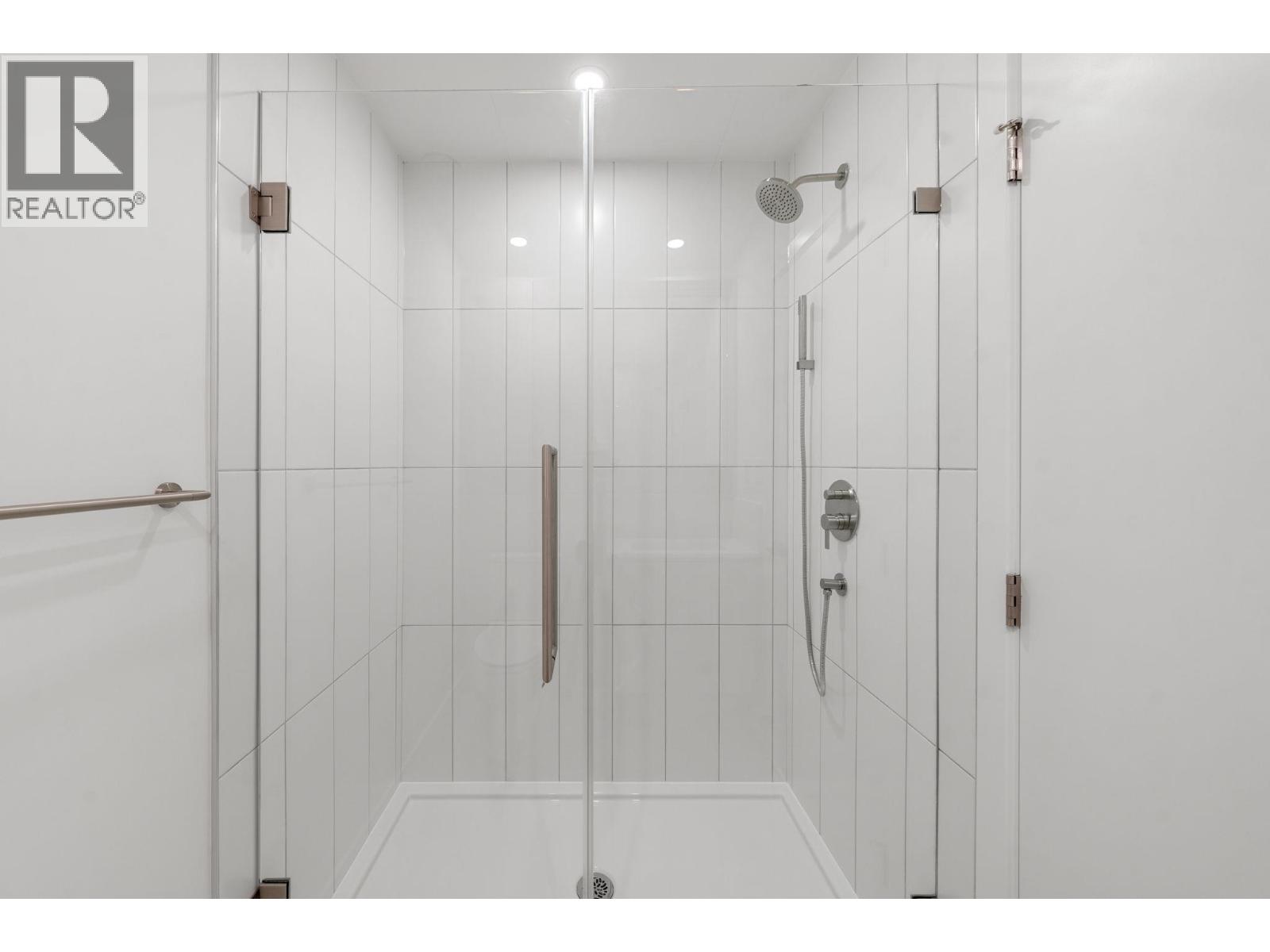 404 3594 MALSUM DRIVE, North Vancouver