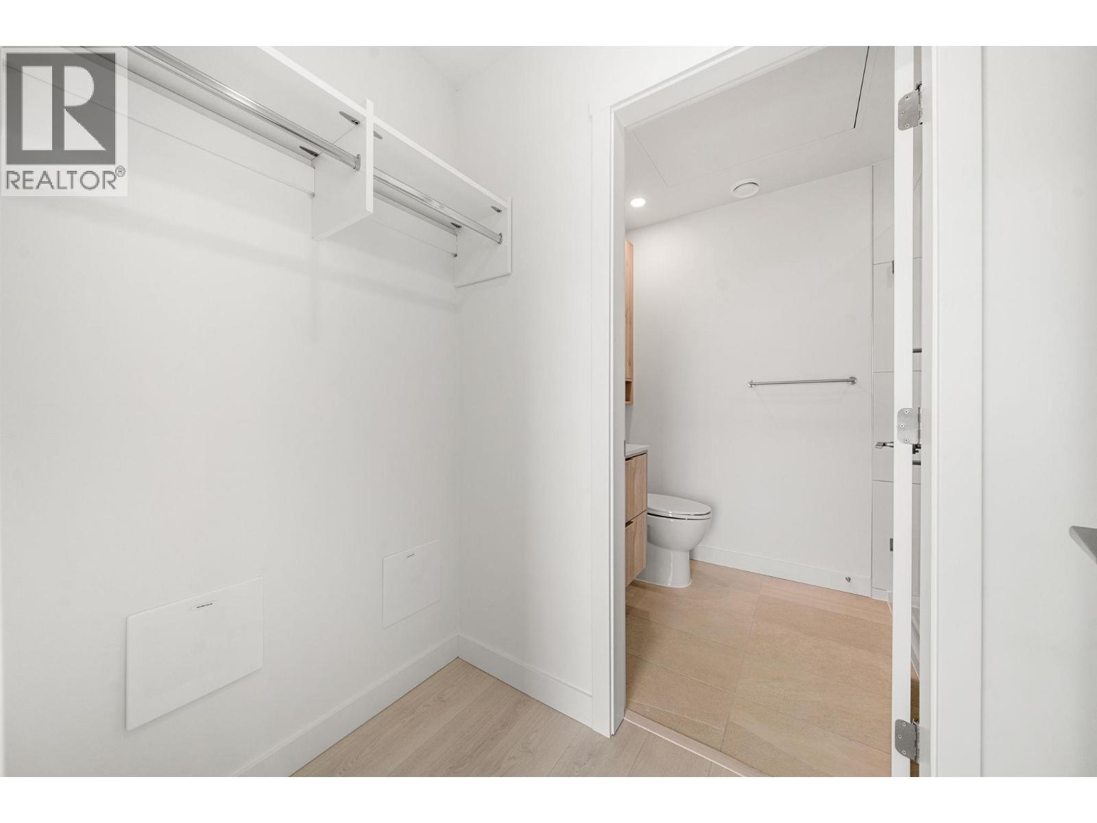 404 3594 MALSUM DRIVE, North Vancouver