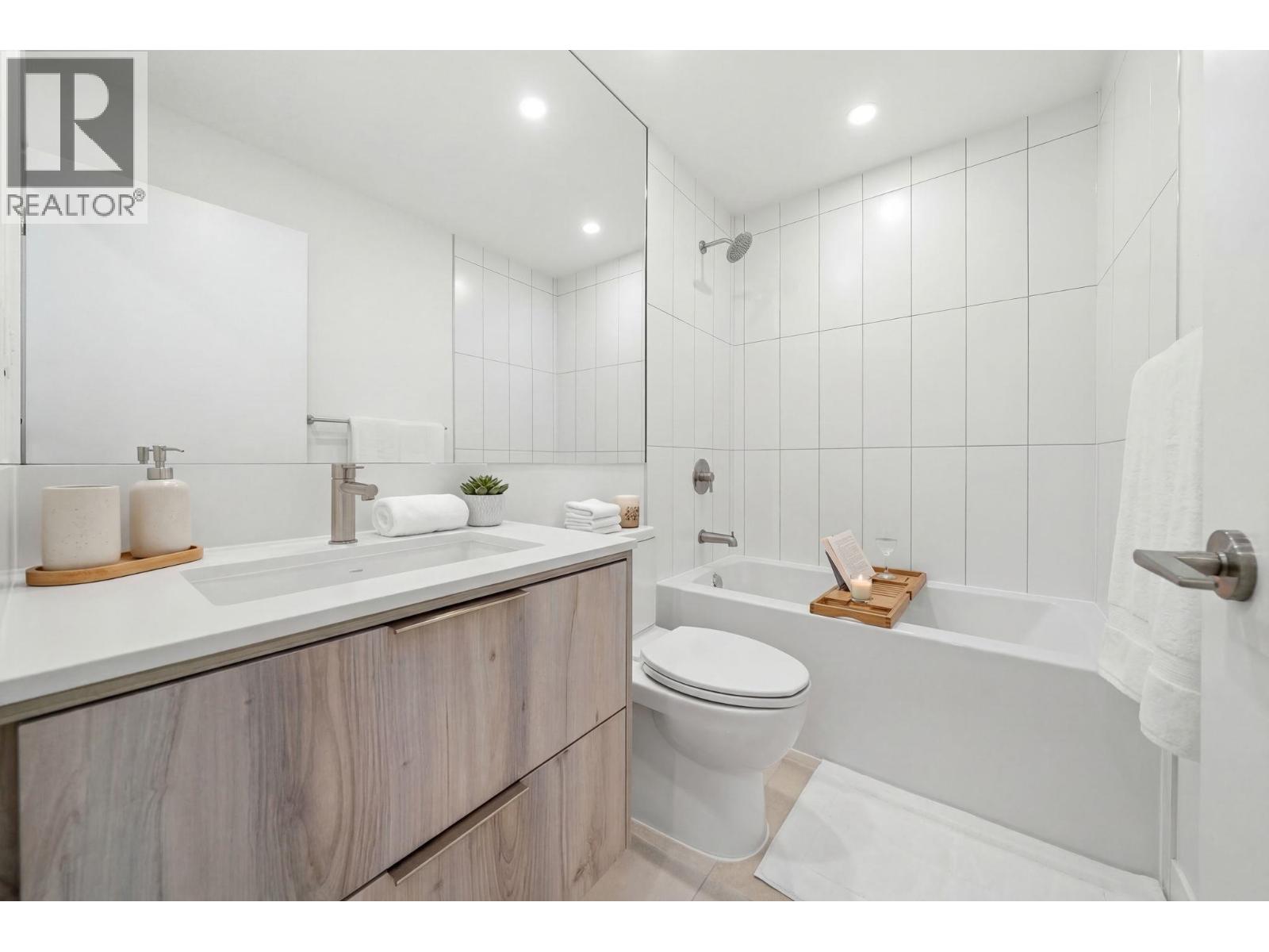 404 3594 MALSUM DRIVE, North Vancouver