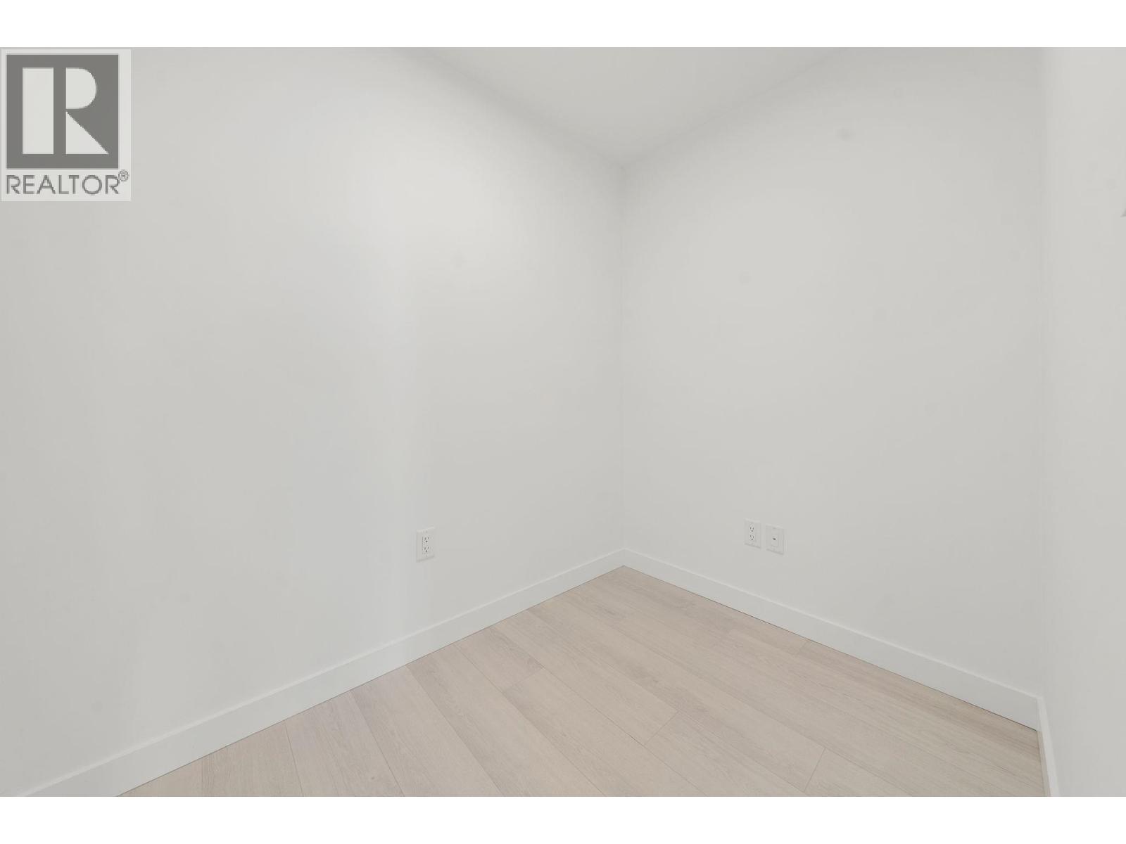 404 3594 MALSUM DRIVE, North Vancouver