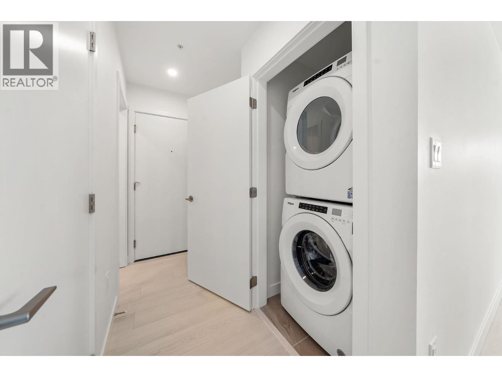 404 3594 MALSUM DRIVE, North Vancouver