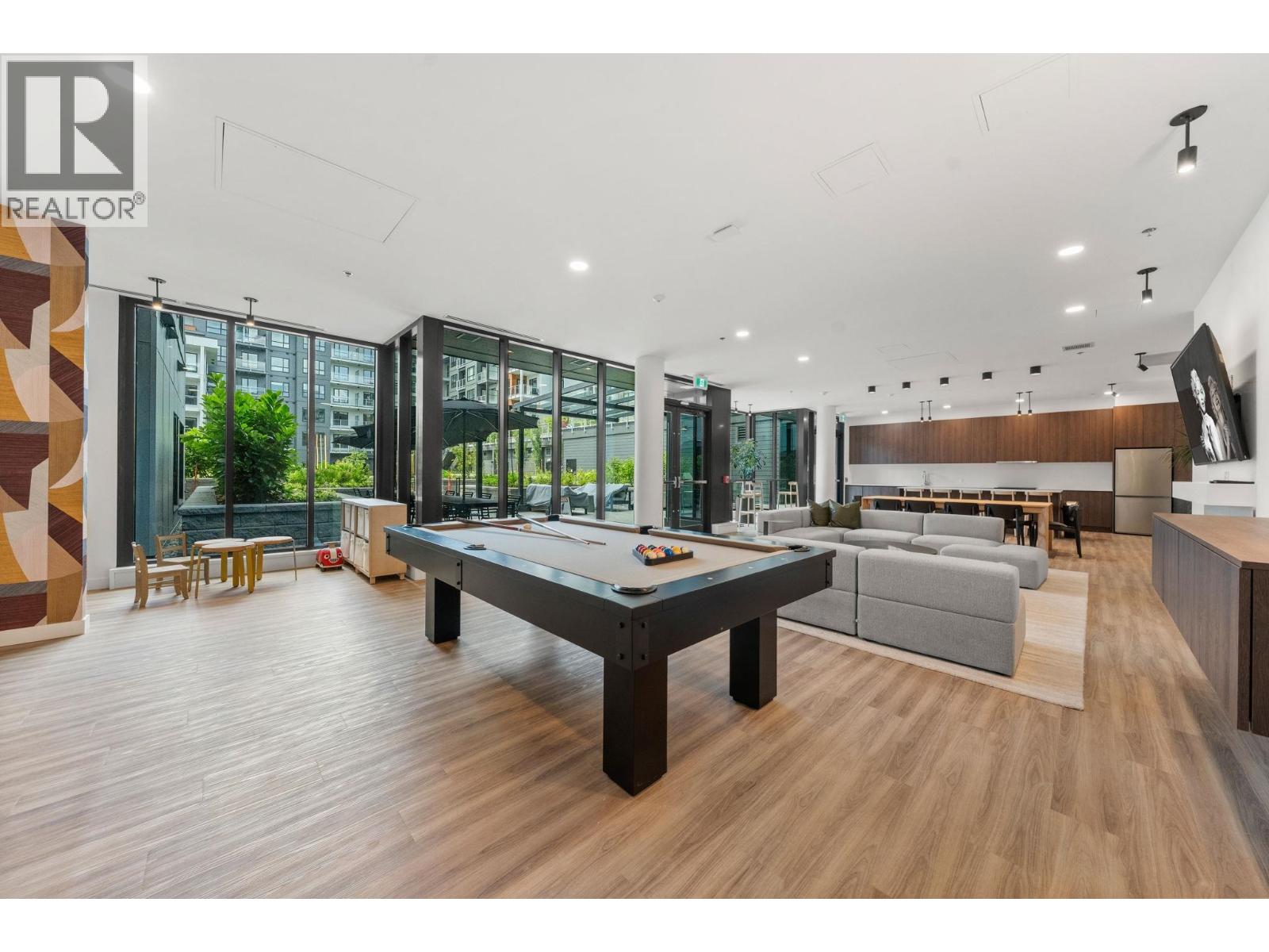 404 3594 MALSUM DRIVE, North Vancouver