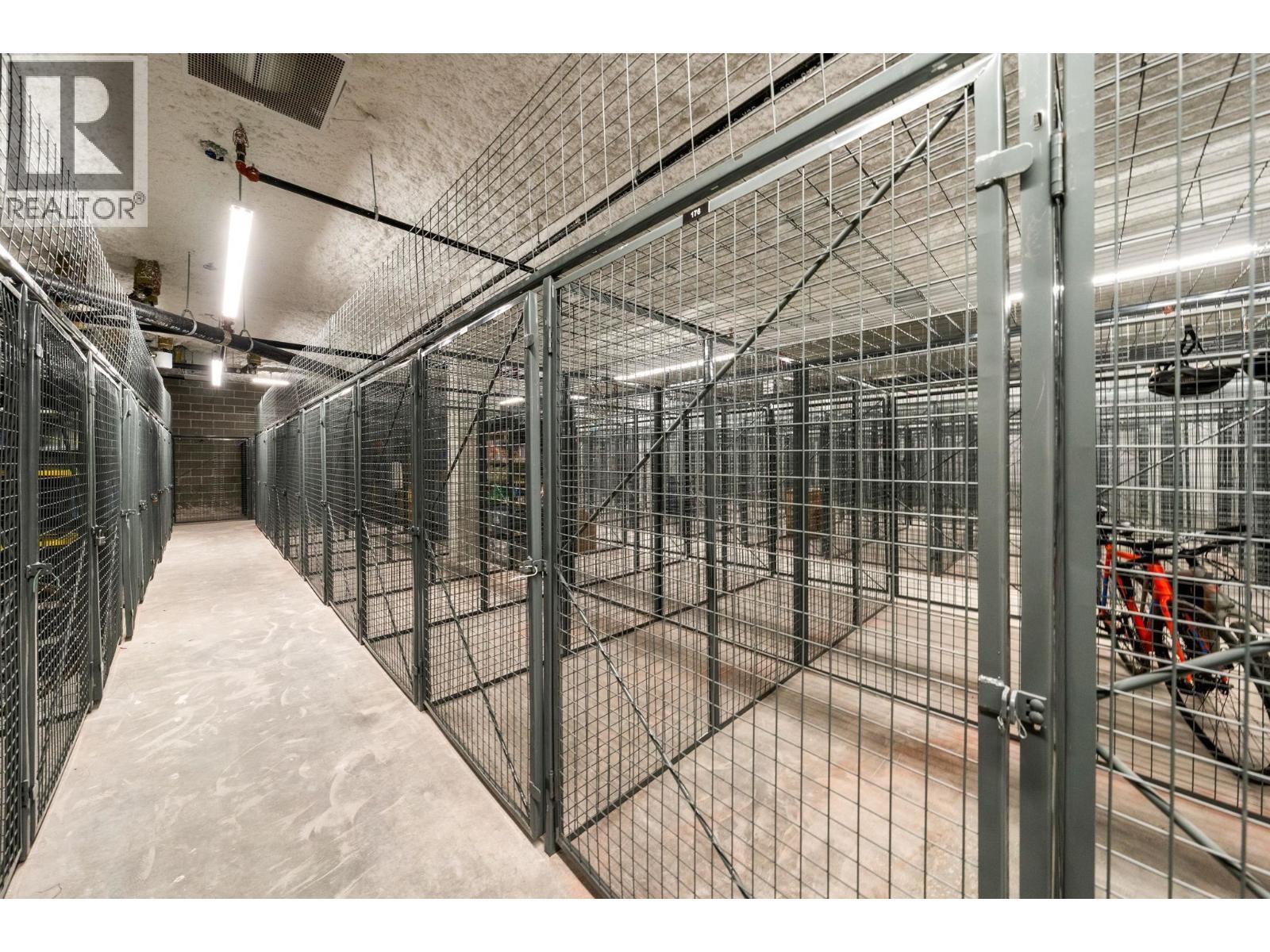 404 3594 MALSUM DRIVE, North Vancouver