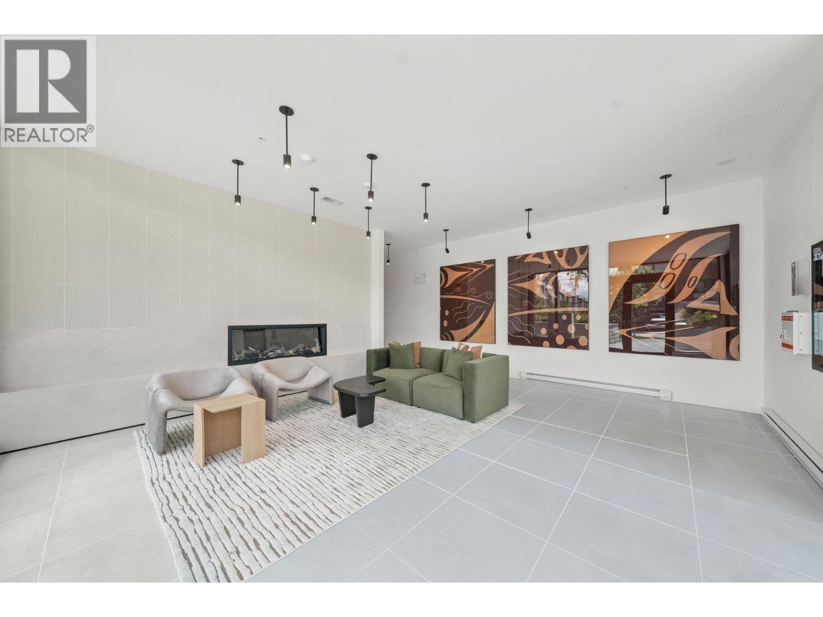 404 3594 MALSUM DRIVE, North Vancouver