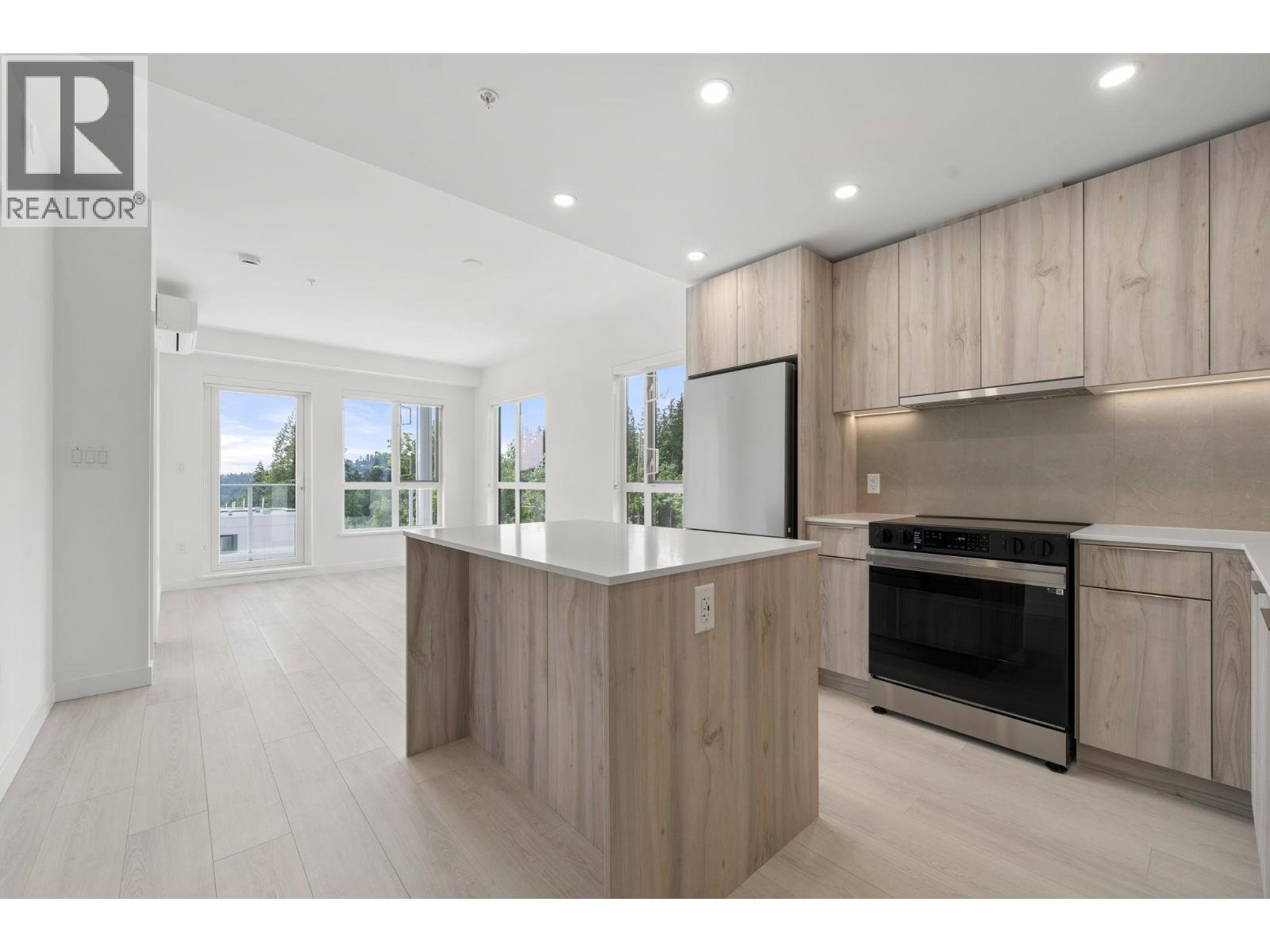 404 3594 MALSUM DRIVE, North Vancouver