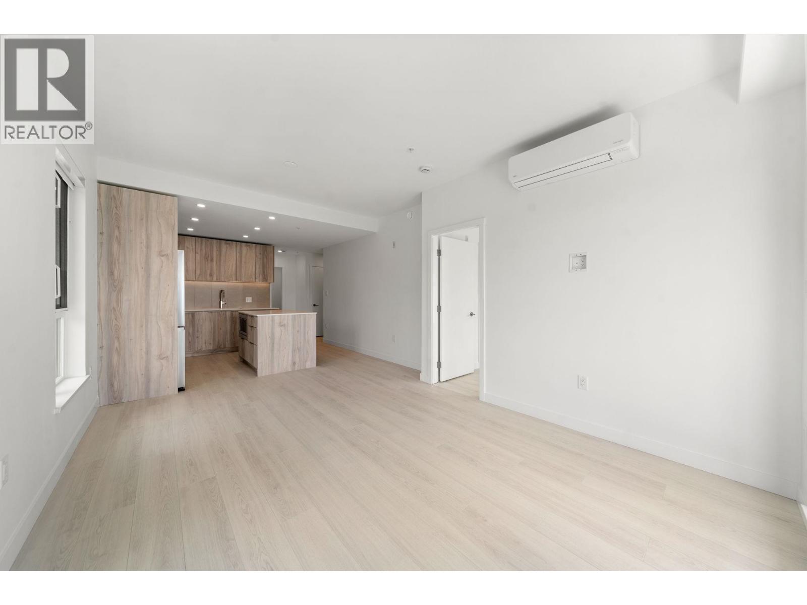 404 3594 MALSUM DRIVE, North Vancouver