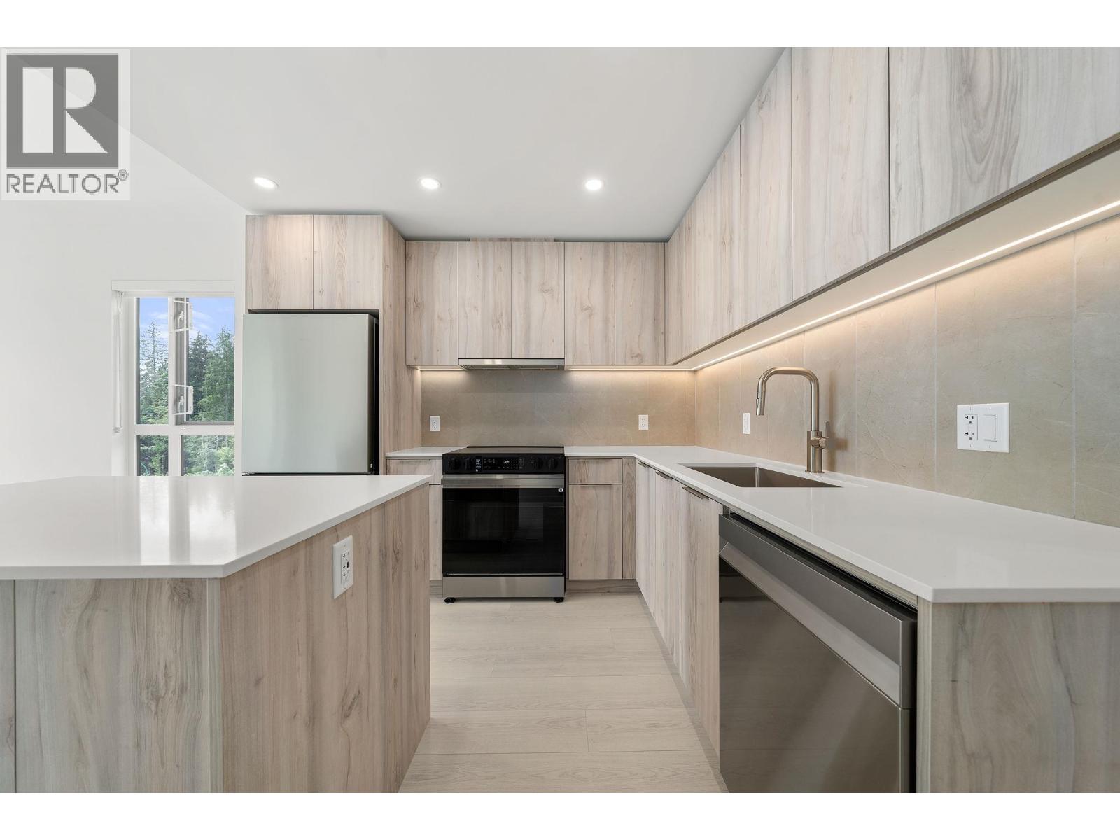 404 3594 MALSUM DRIVE, North Vancouver